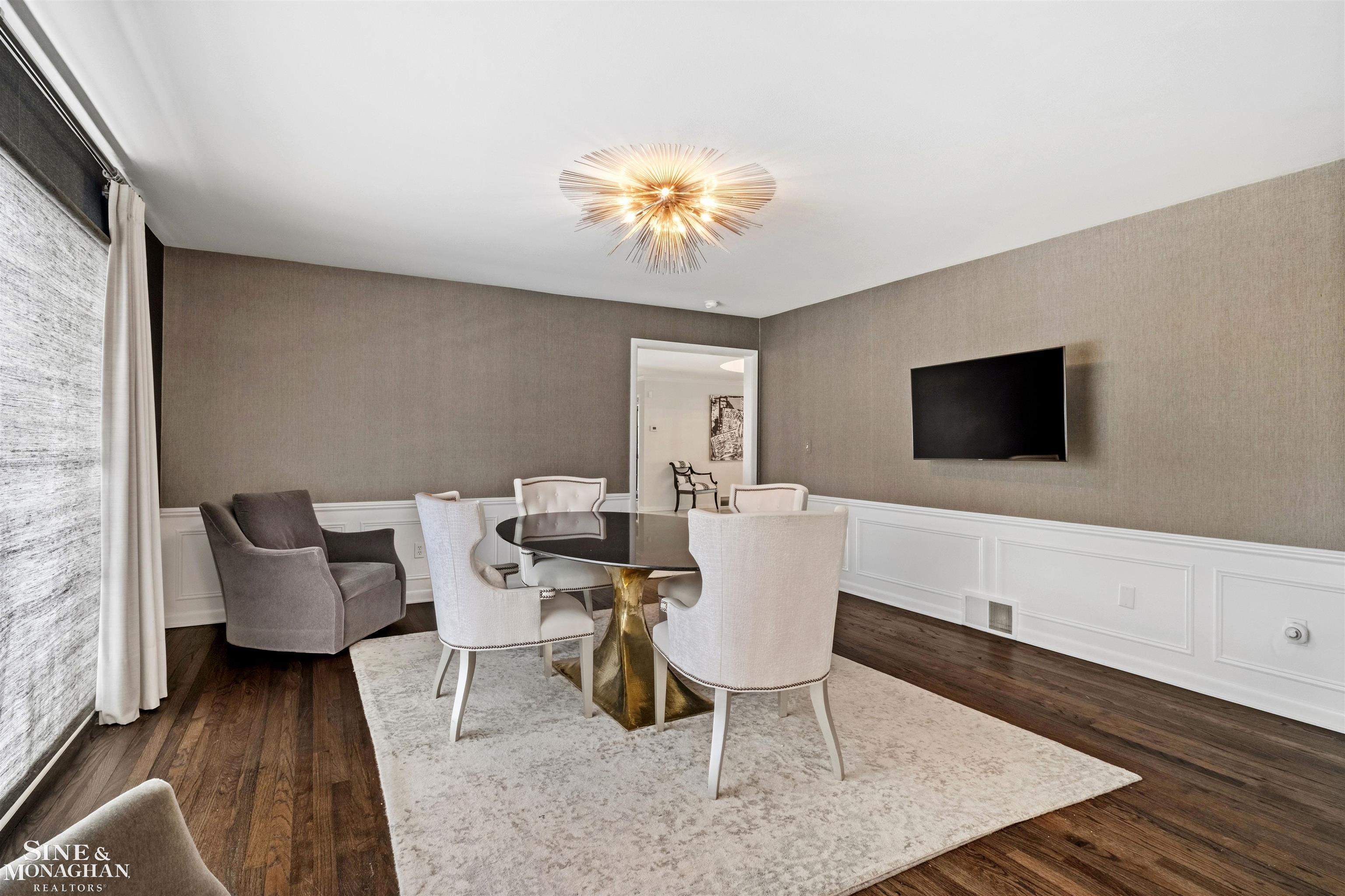 89 Lake Shore Road, Grosse Pointe Farms, MI, 48236