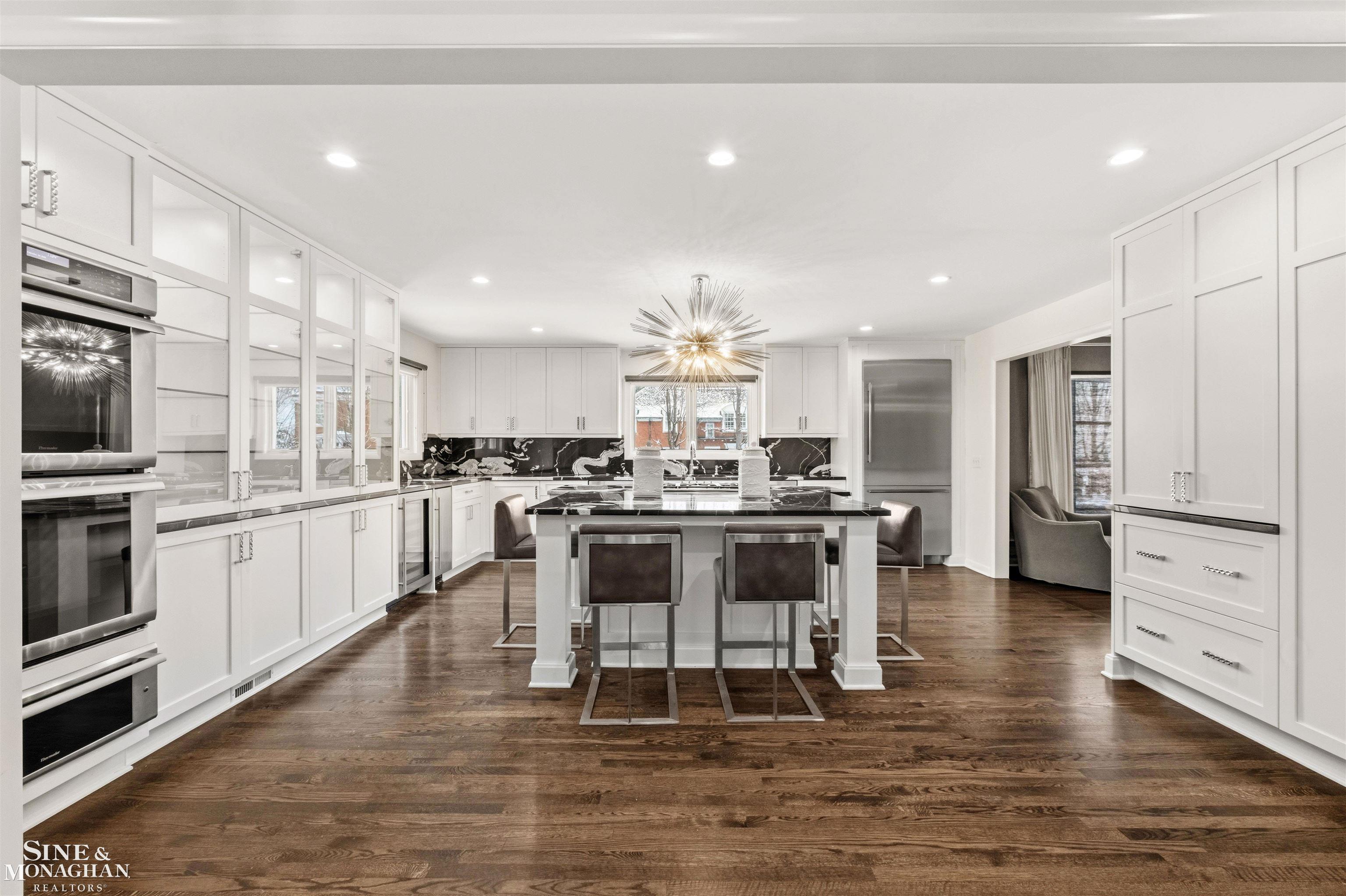 89 Lake Shore Road, Grosse Pointe Farms, MI, 48236