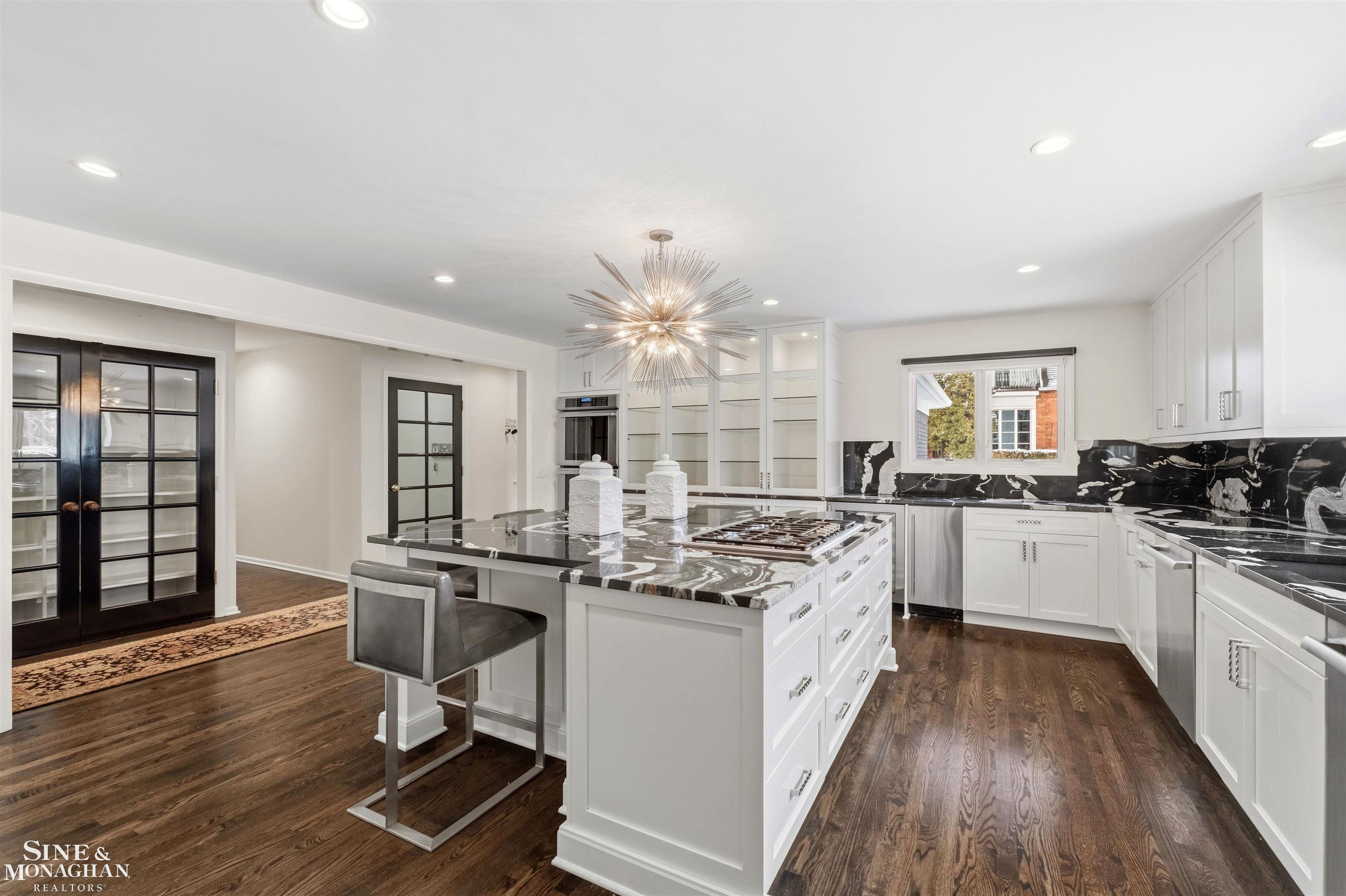 89 Lake Shore Road, Grosse Pointe Farms, MI, 48236