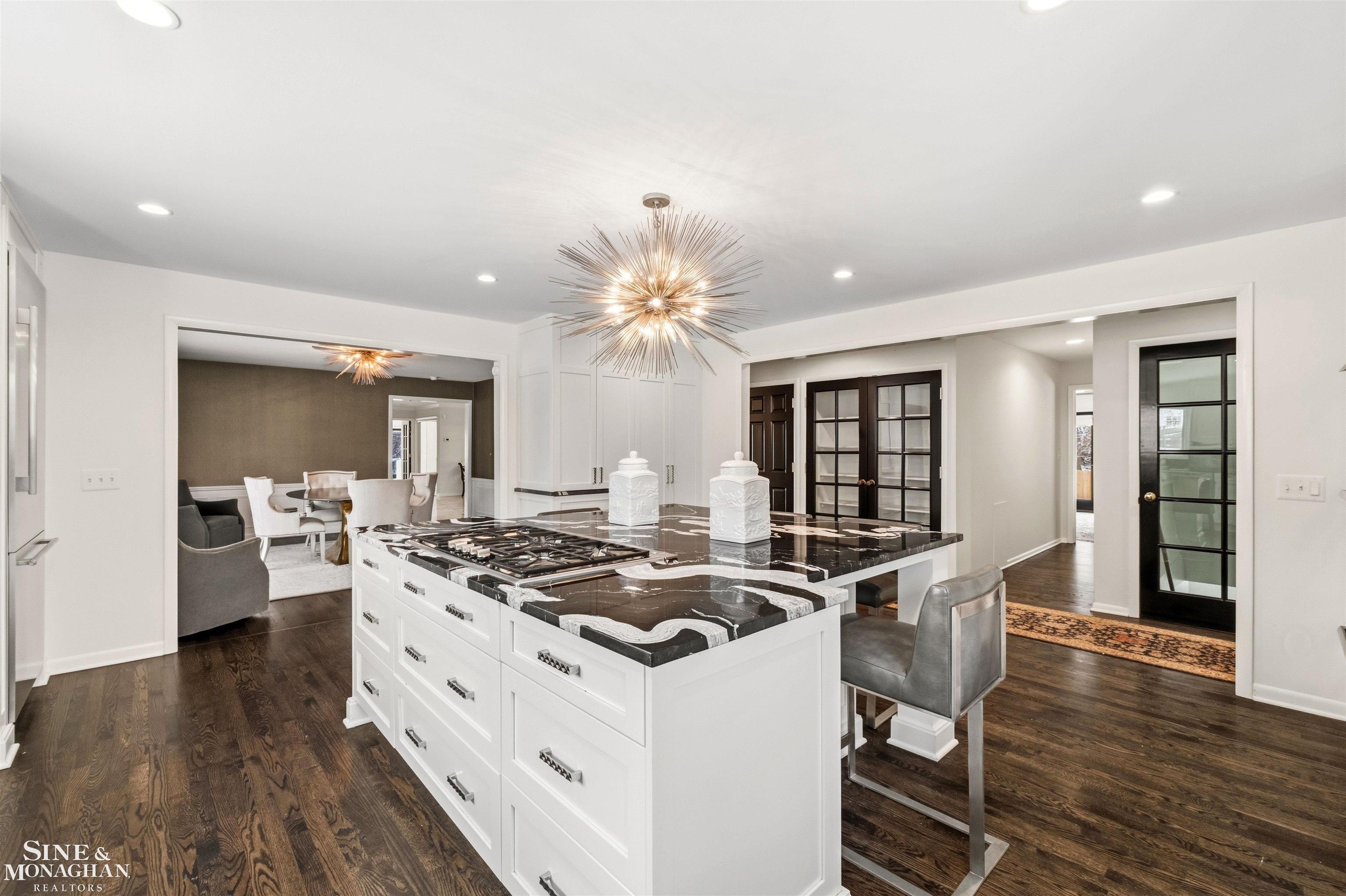 89 Lake Shore Road, Grosse Pointe Farms, MI, 48236