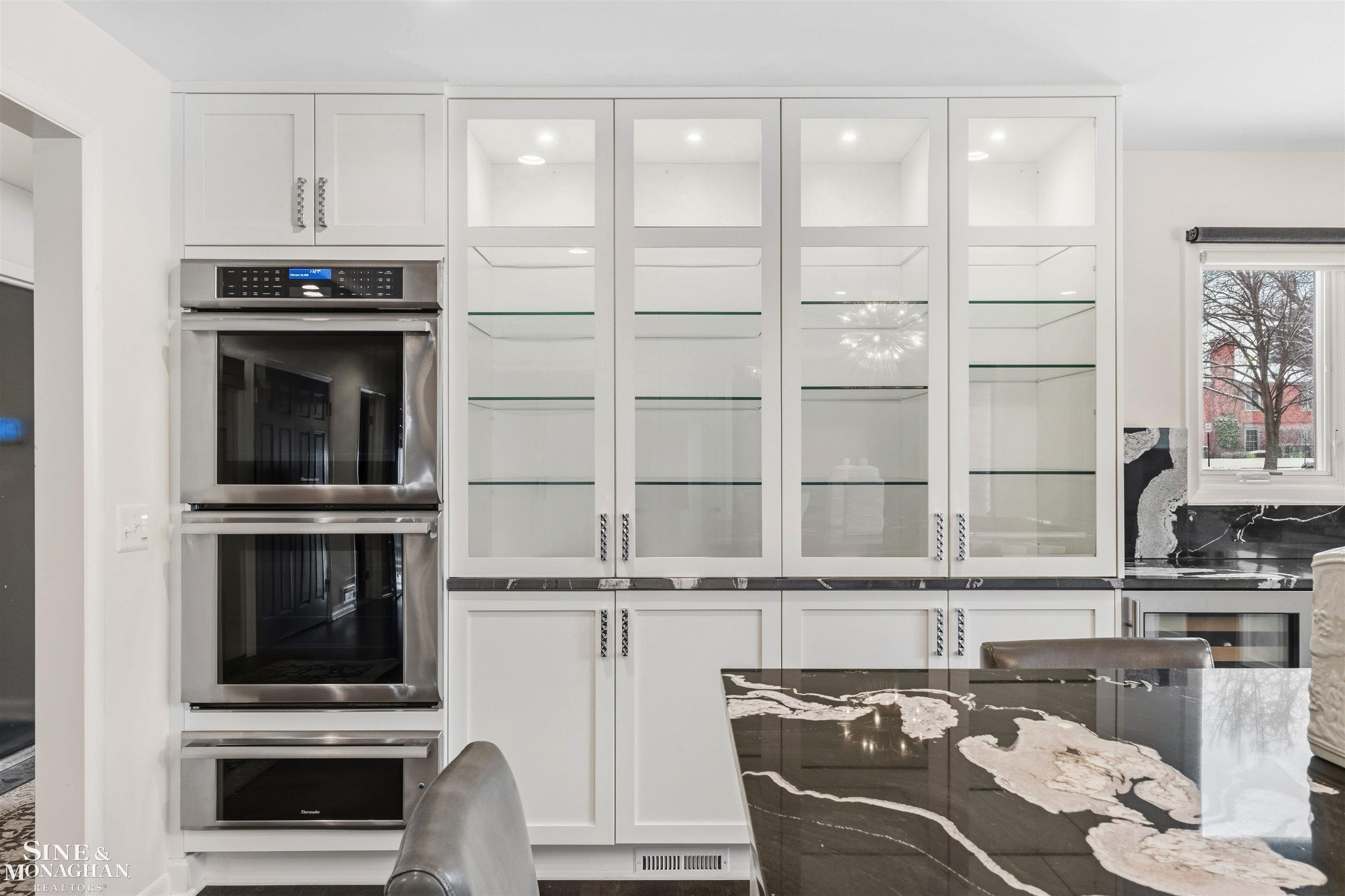 89 Lake Shore Road, Grosse Pointe Farms, MI, 48236