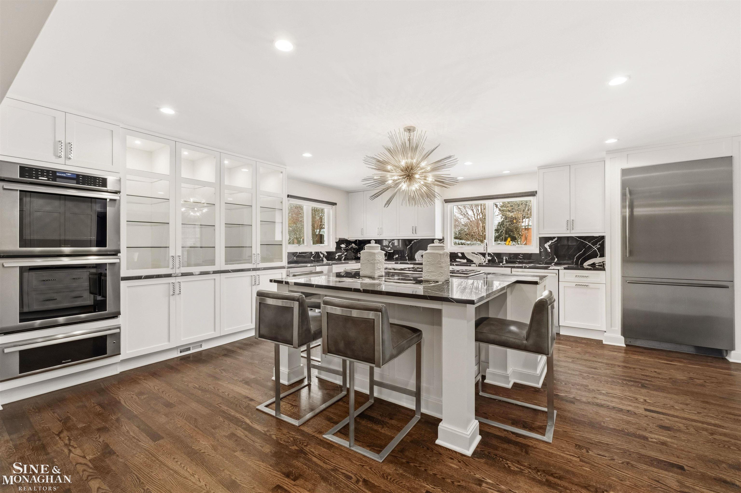 89 Lake Shore Road, Grosse Pointe Farms, MI, 48236