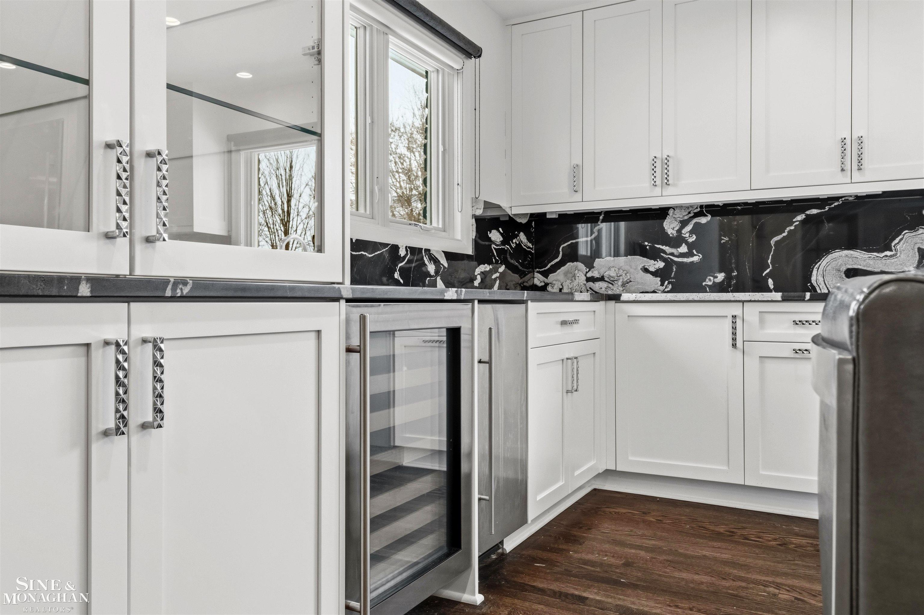 89 Lake Shore Road, Grosse Pointe Farms, MI, 48236