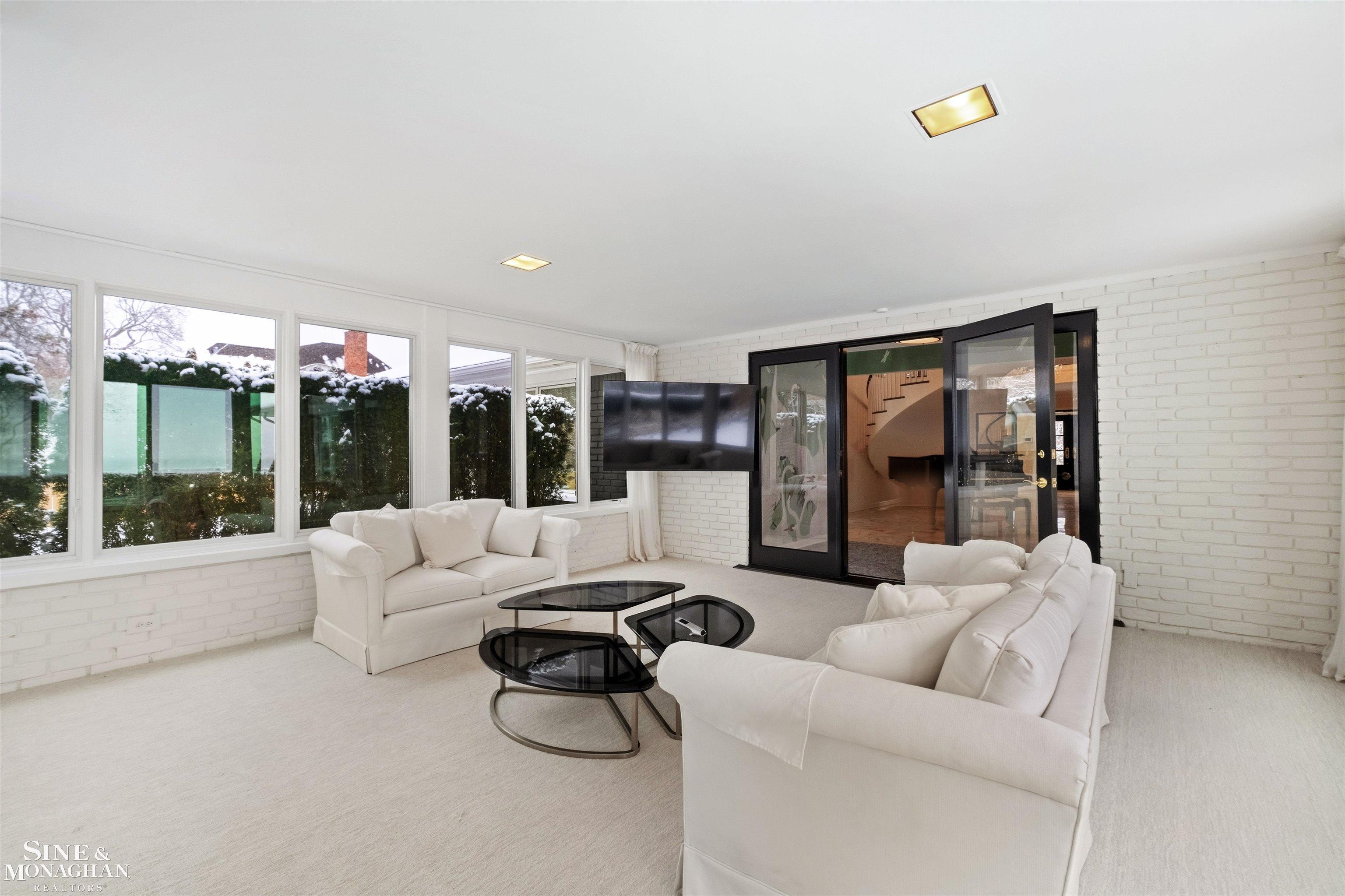 89 Lake Shore Road, Grosse Pointe Farms, MI, 48236