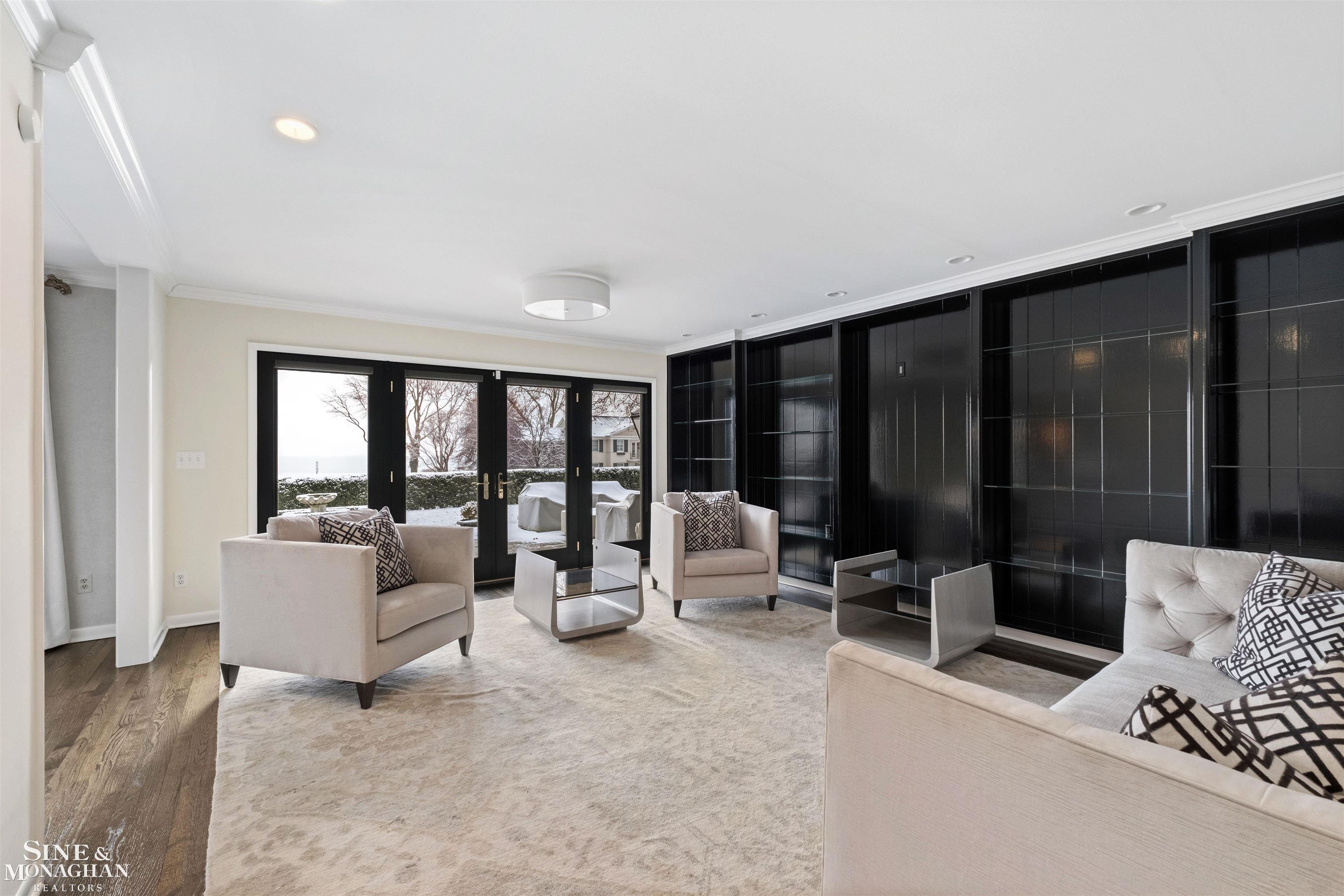 89 Lake Shore Road, Grosse Pointe Farms, MI, 48236