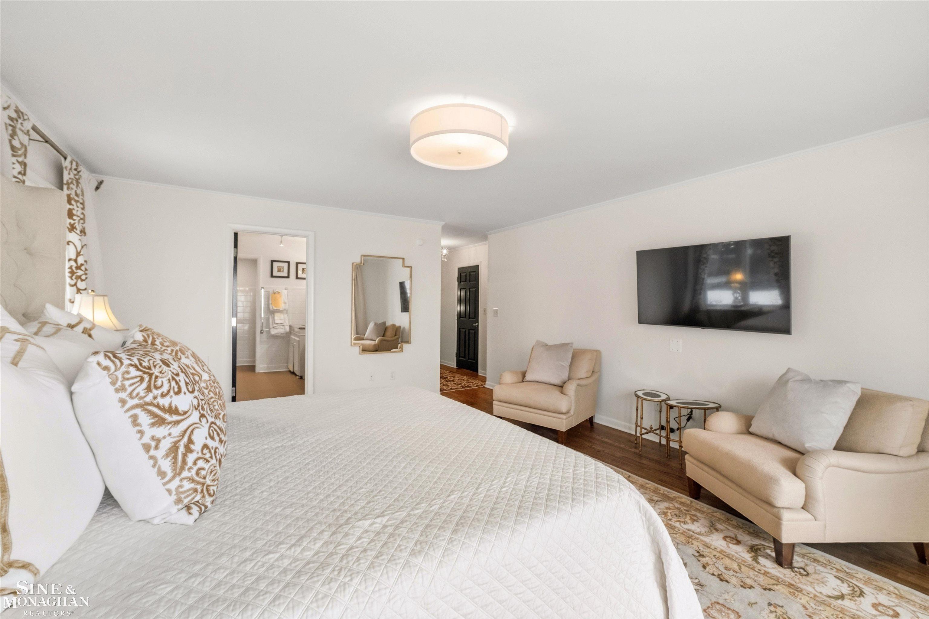 89 Lake Shore Road, Grosse Pointe Farms, MI, 48236