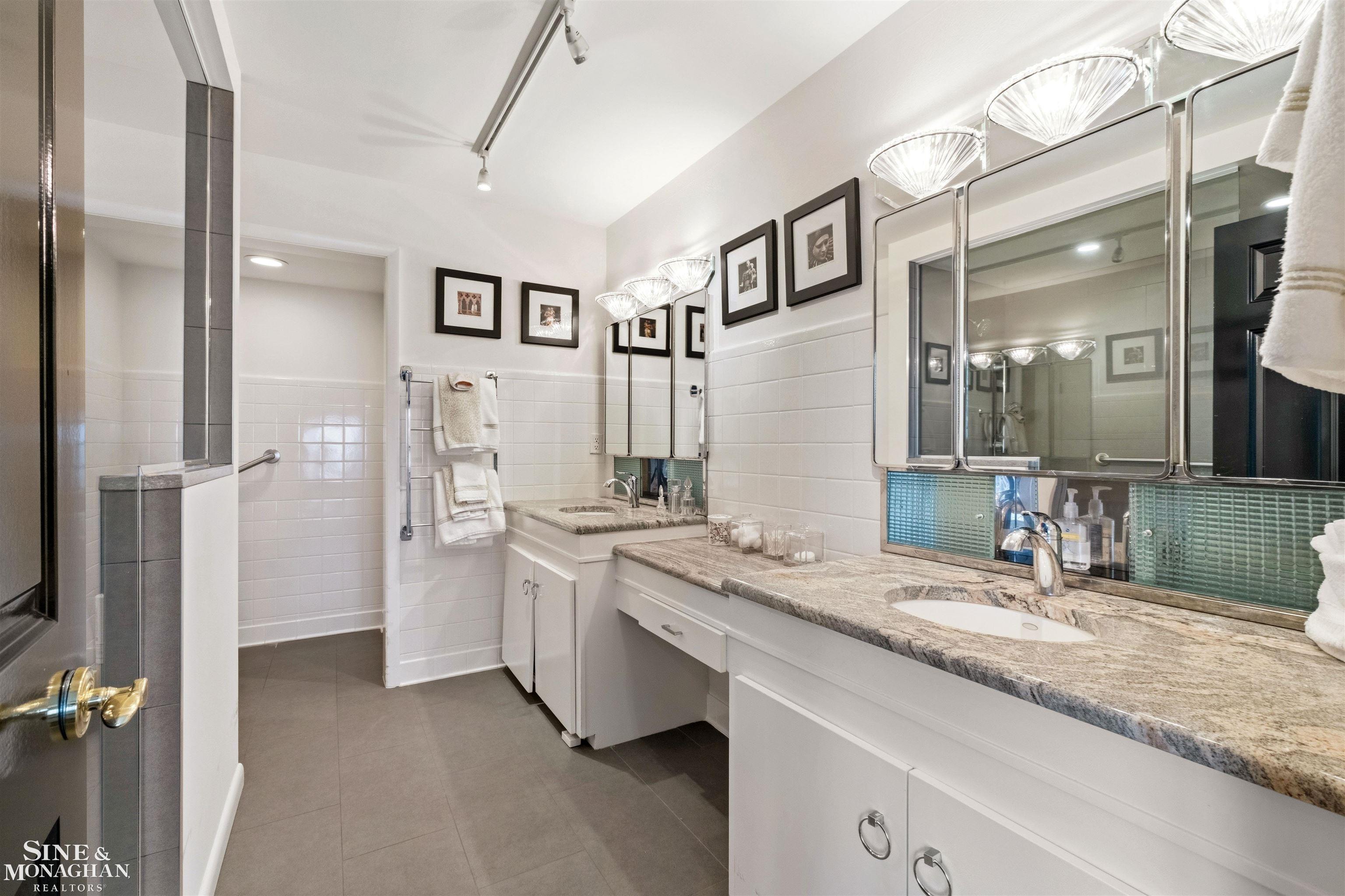 89 Lake Shore Road, Grosse Pointe Farms, MI, 48236