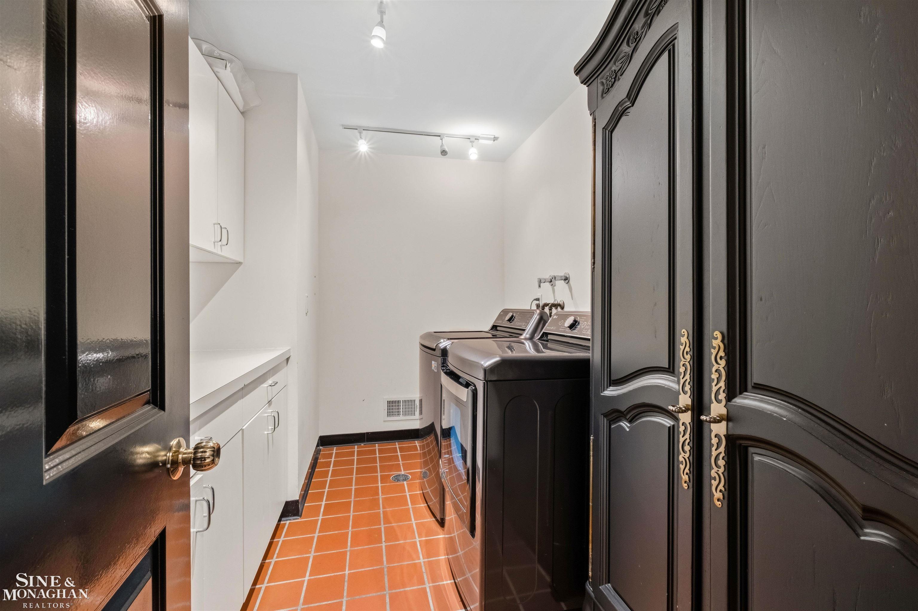 89 Lake Shore Road, Grosse Pointe Farms, MI, 48236