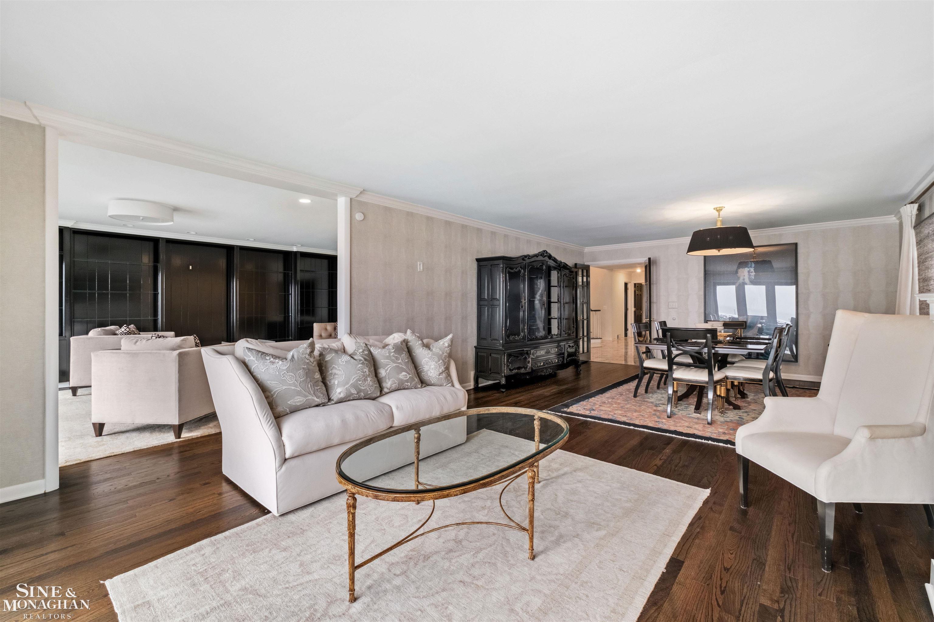 89 Lake Shore Road, Grosse Pointe Farms, MI, 48236