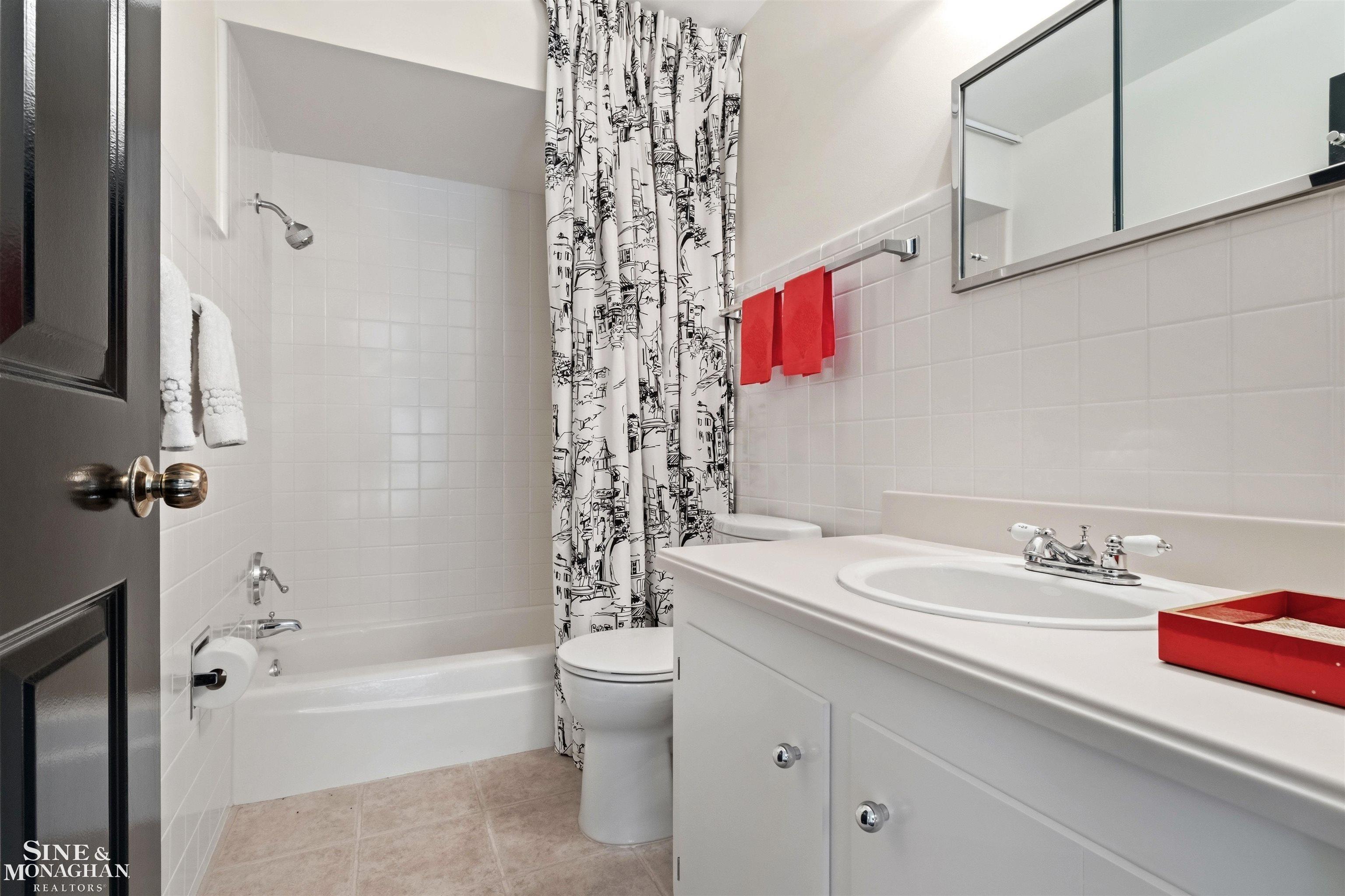 89 Lake Shore Road, Grosse Pointe Farms, MI, 48236