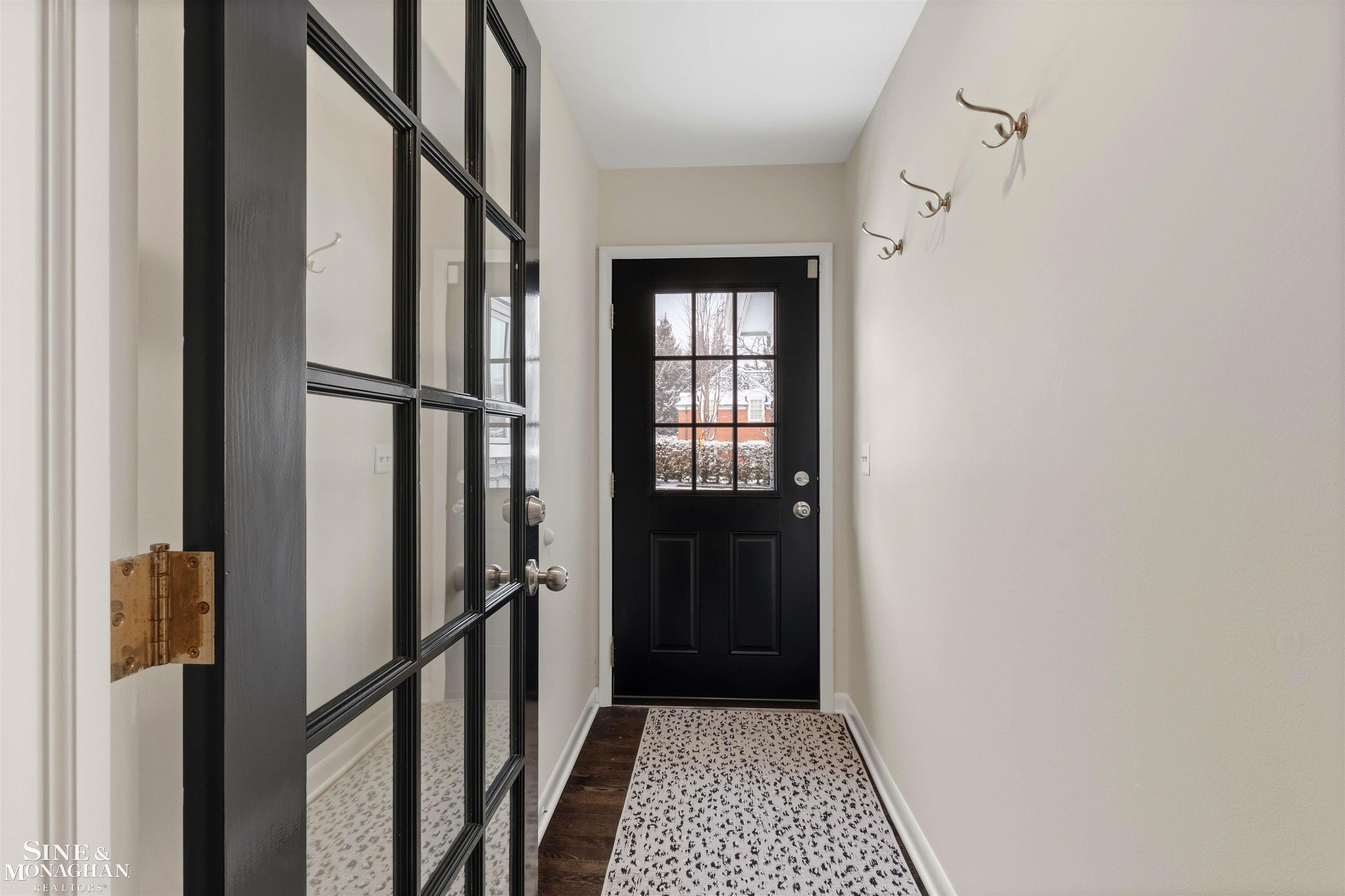 89 Lake Shore Road, Grosse Pointe Farms, MI, 48236