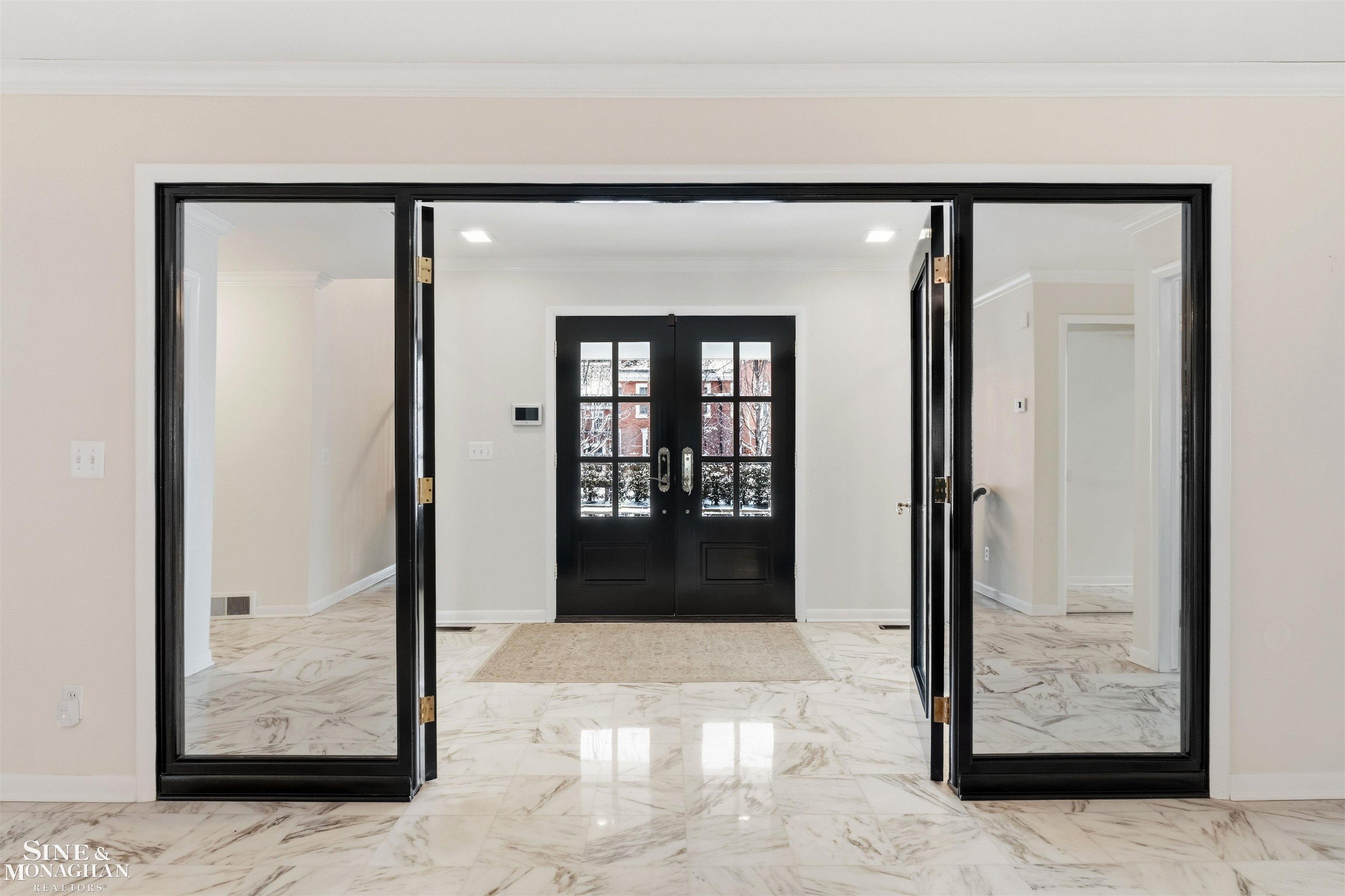 89 Lake Shore Road, Grosse Pointe Farms, MI, 48236