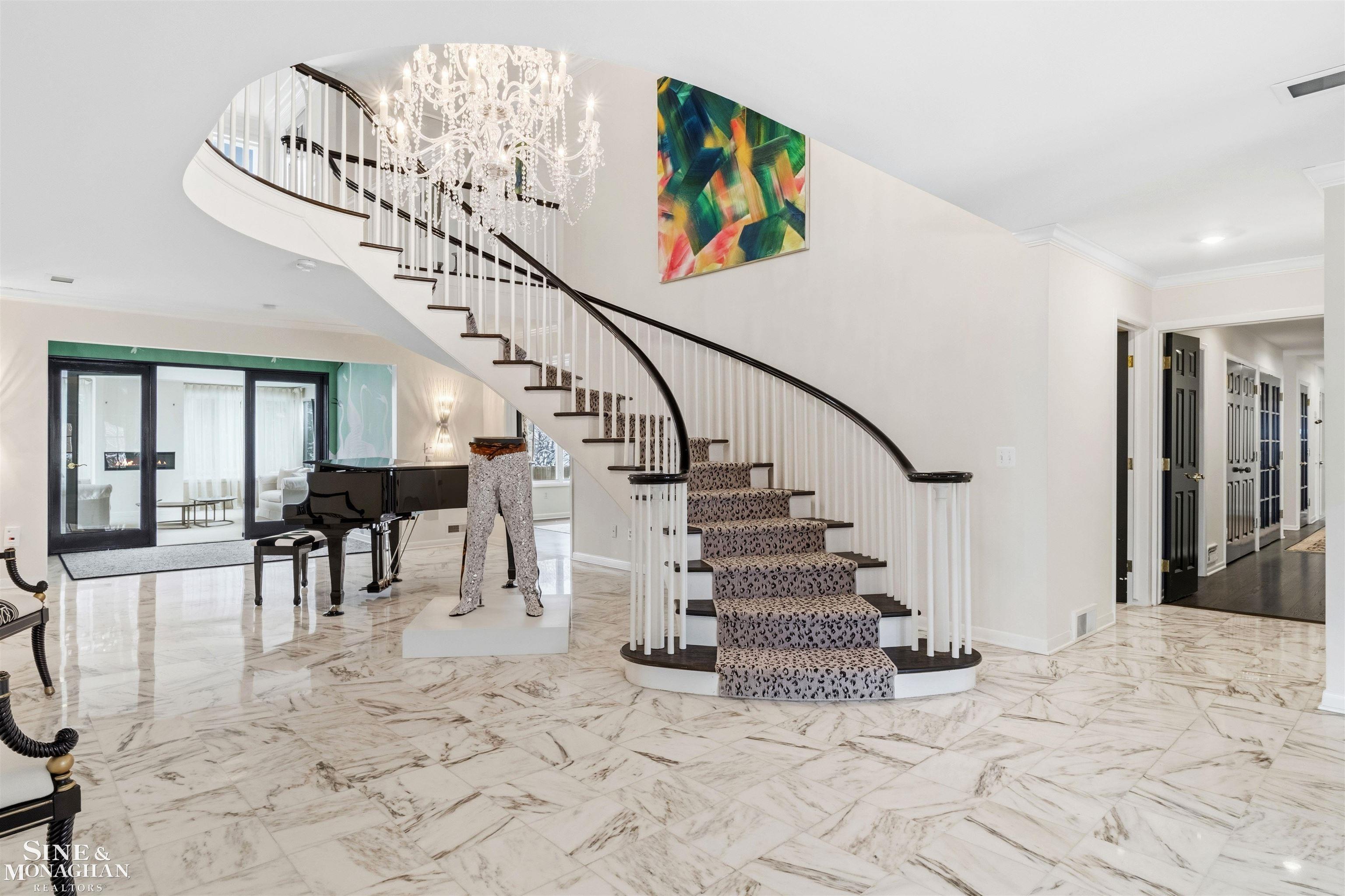 89 Lake Shore Road, Grosse Pointe Farms, MI, 48236