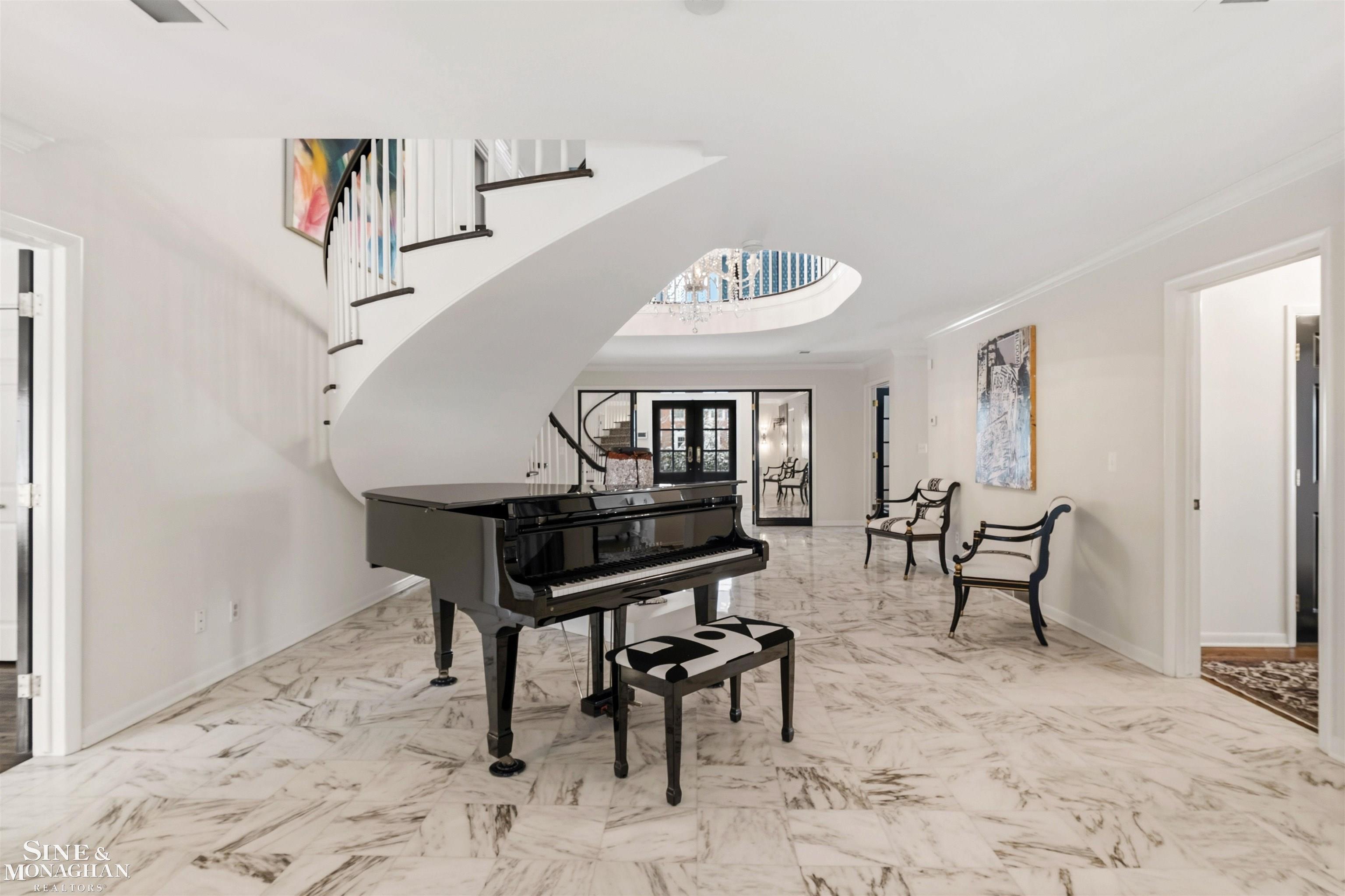 89 Lake Shore Road, Grosse Pointe Farms, MI, 48236