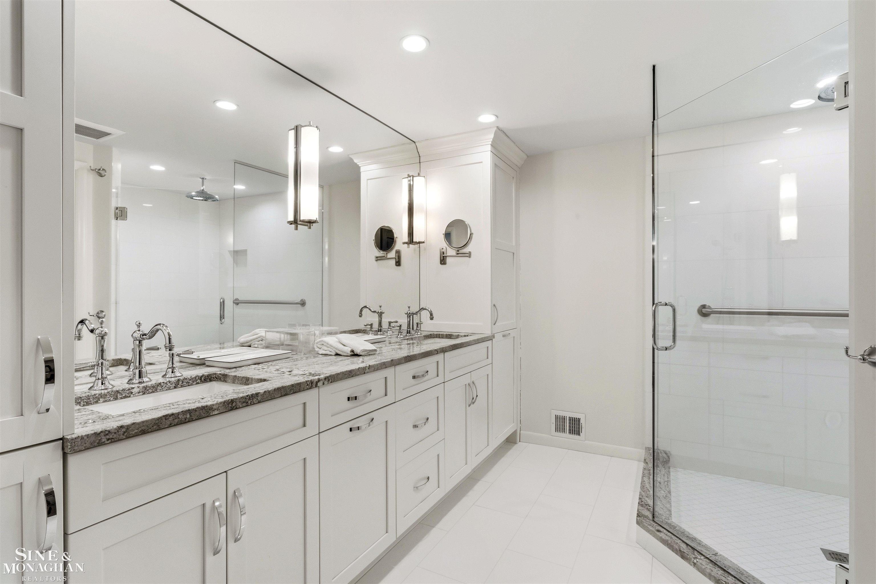 89 Lake Shore Road, Grosse Pointe Farms, MI, 48236