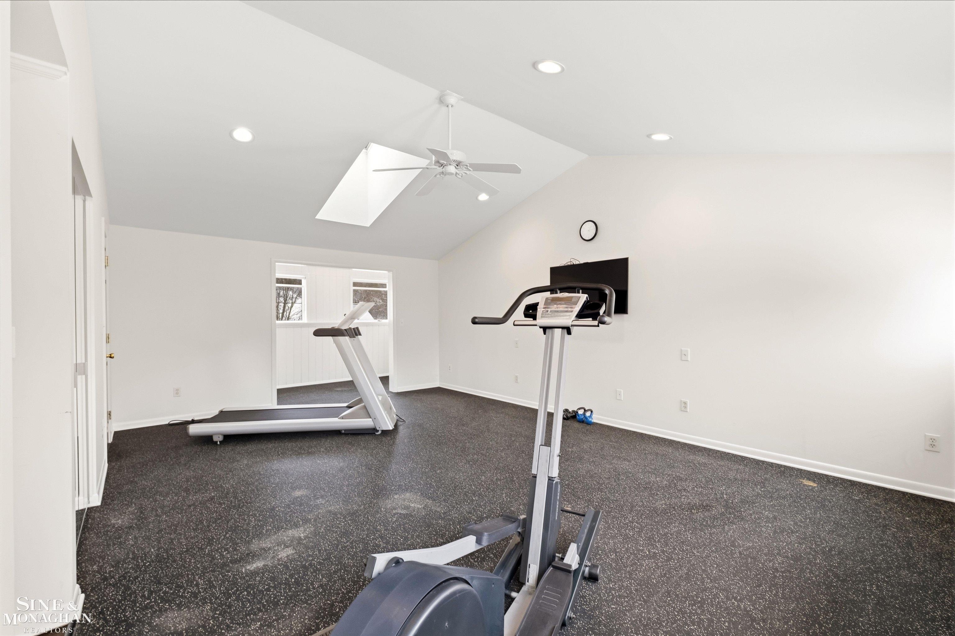 89 Lake Shore Road, Grosse Pointe Farms, MI, 48236