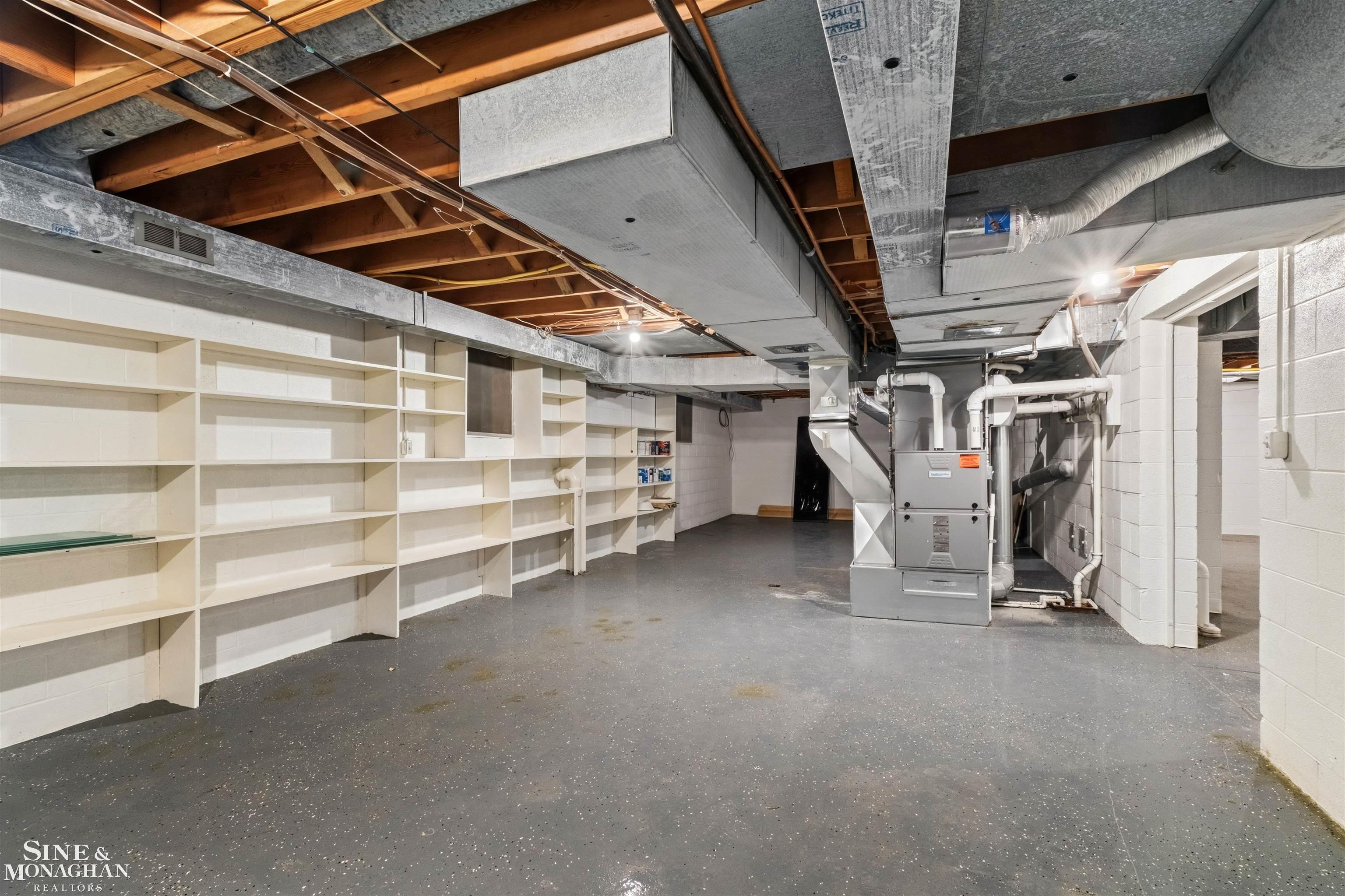 89 Lake Shore Road, Grosse Pointe Farms, MI, 48236