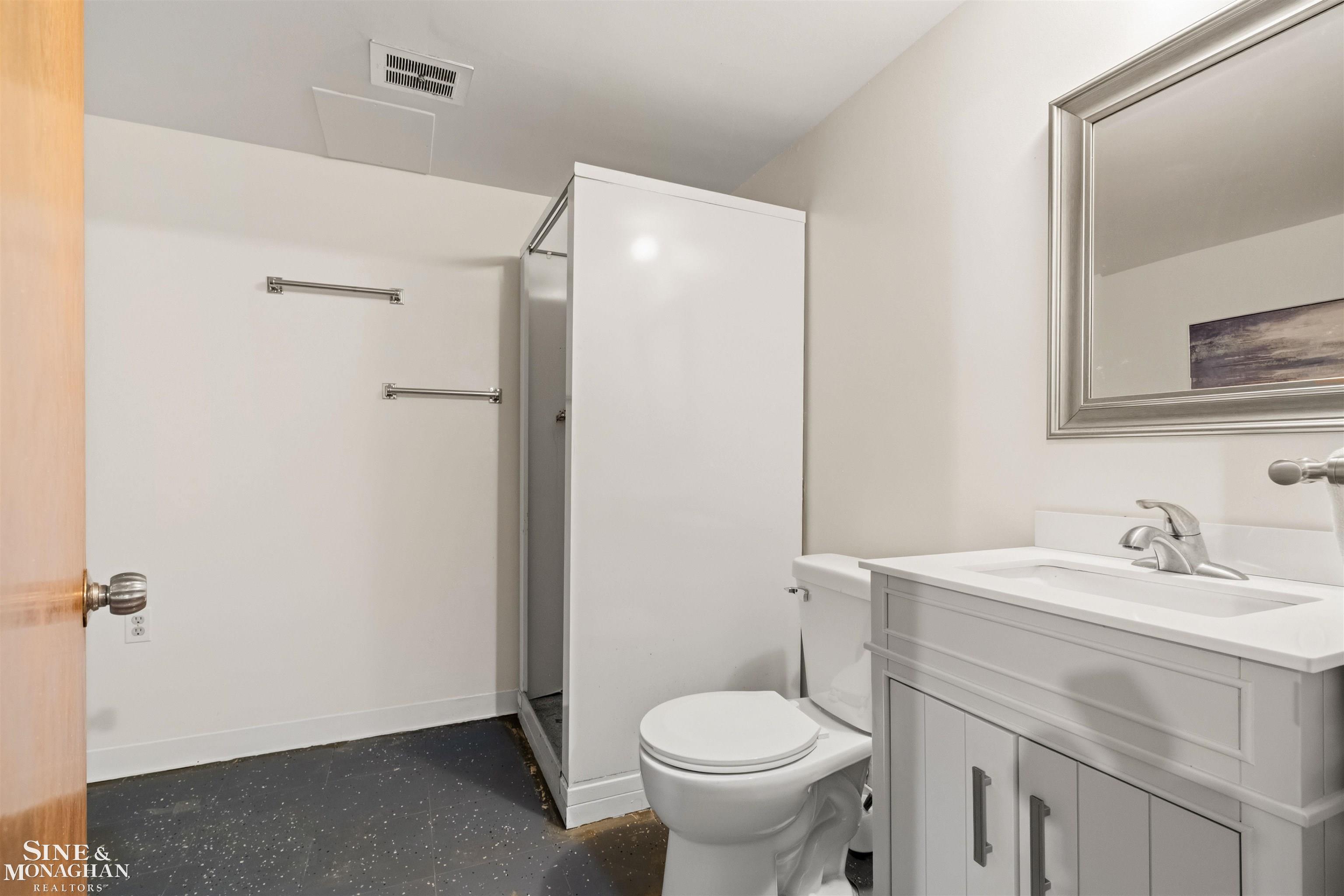 89 Lake Shore Road, Grosse Pointe Farms, MI, 48236