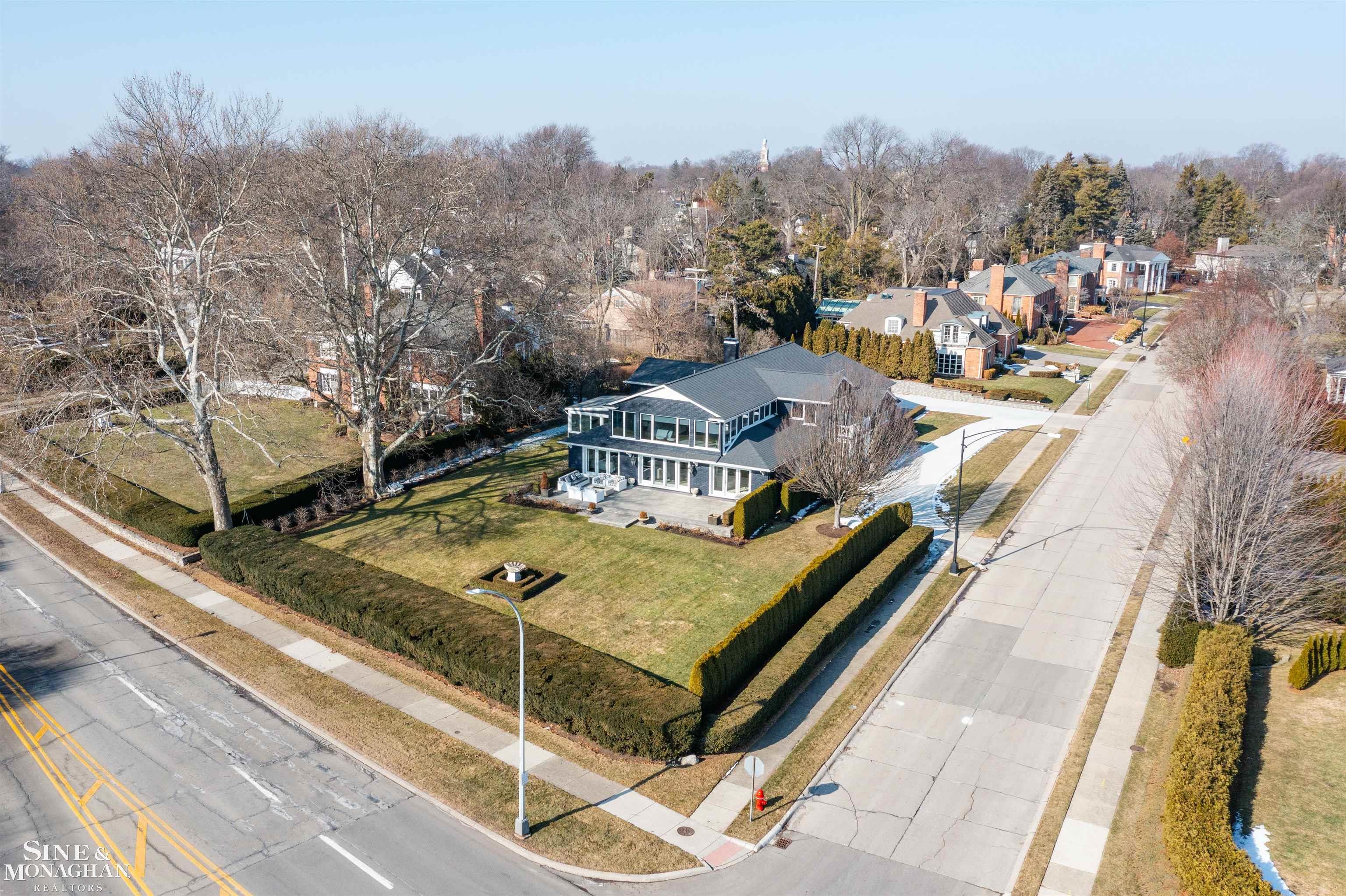 89 Lake Shore Road, Grosse Pointe Farms, MI, 48236