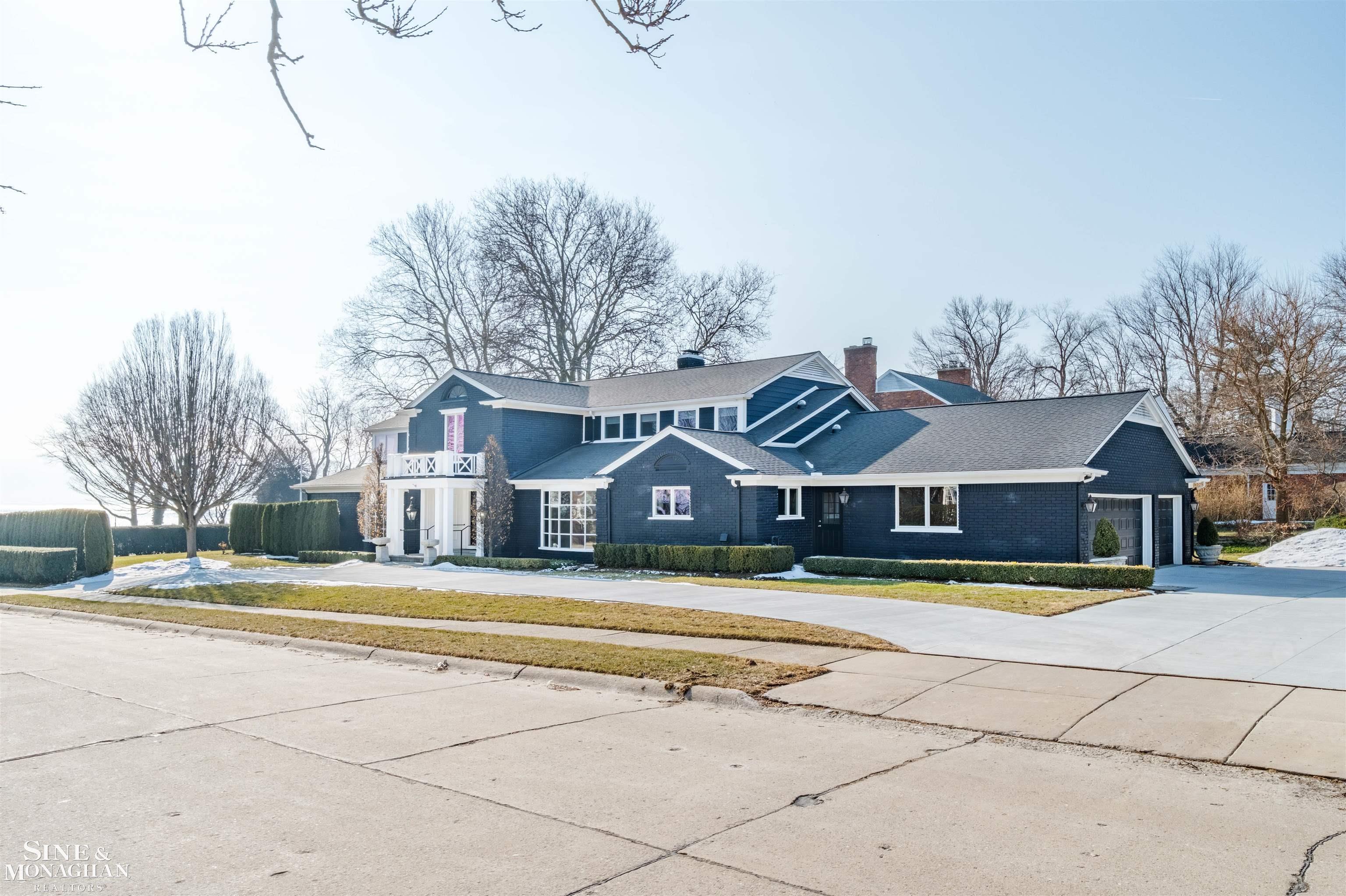 89 Lake Shore Road, Grosse Pointe Farms, MI, 48236