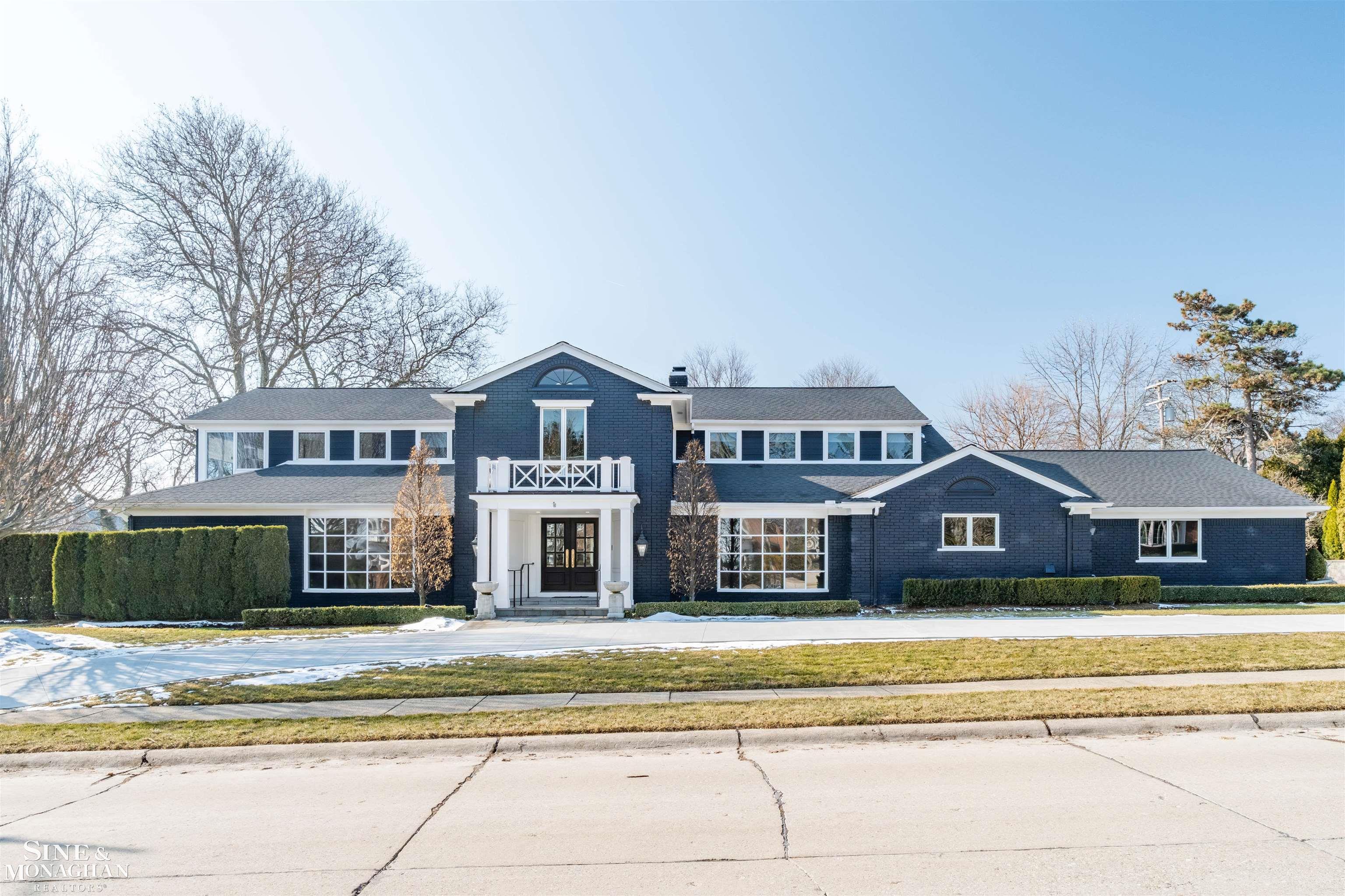 89 Lake Shore Road, Grosse Pointe Farms, MI, 48236