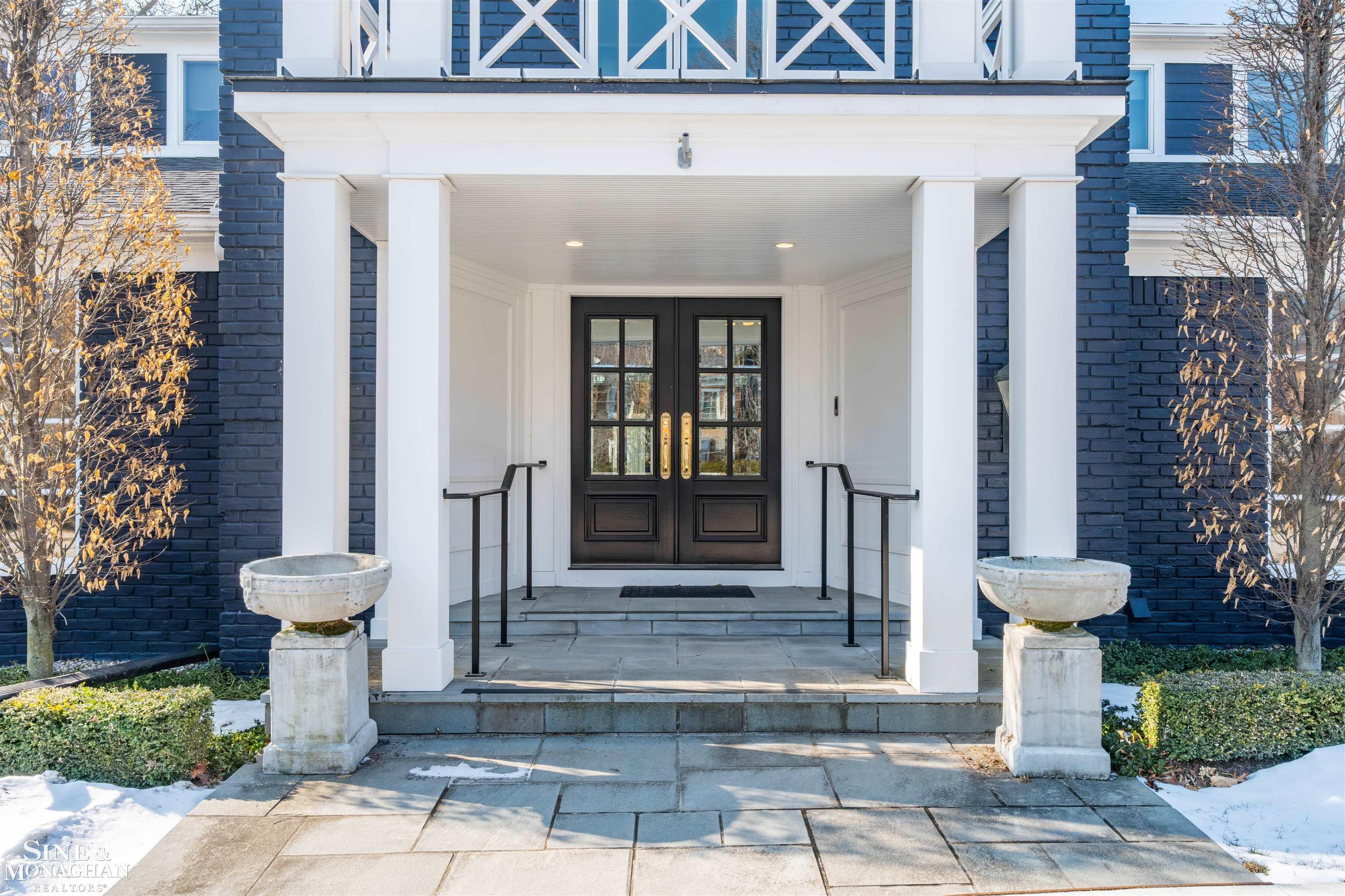 89 Lake Shore Road, Grosse Pointe Farms, MI, 48236