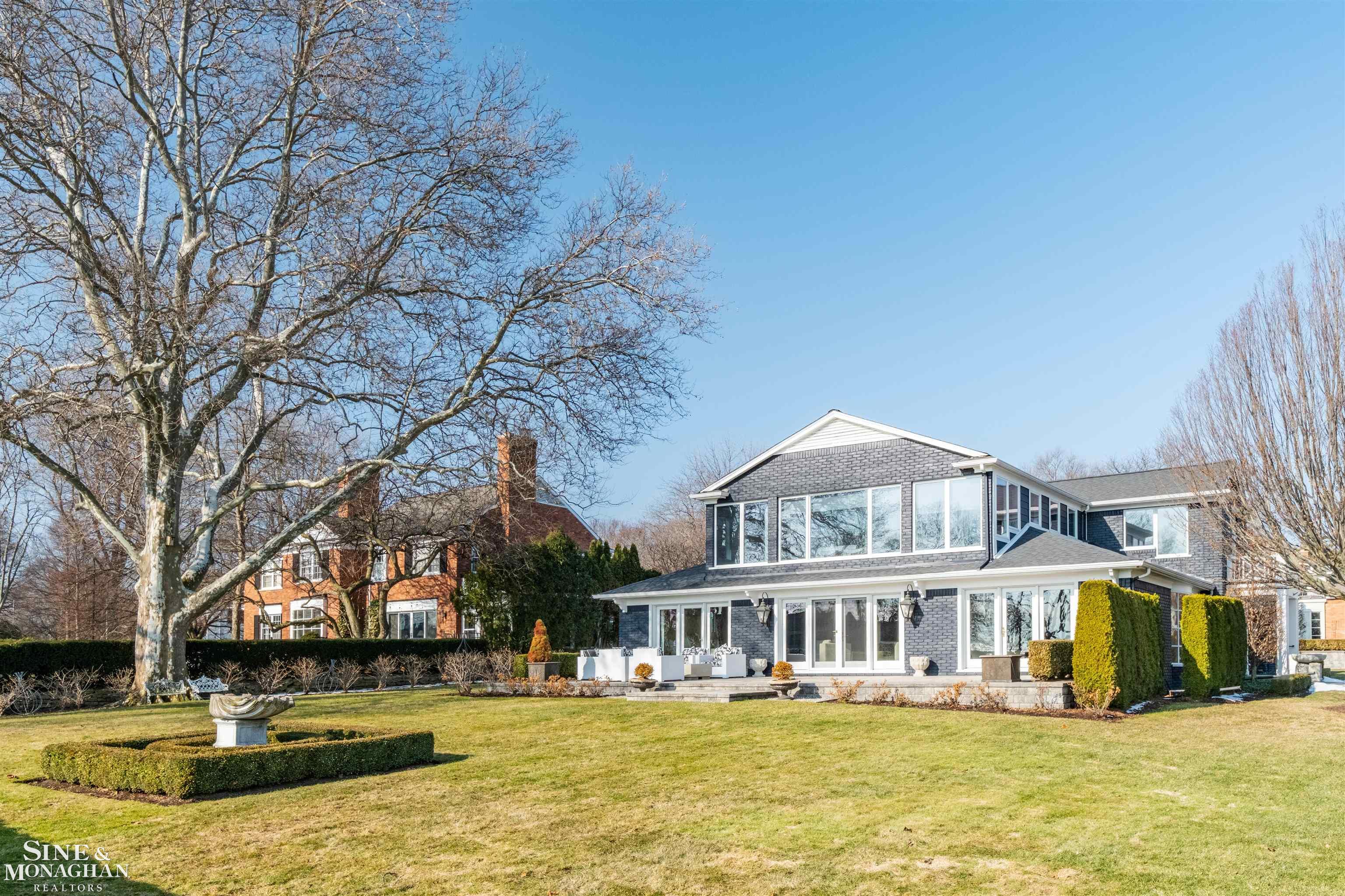 89 Lake Shore Road, Grosse Pointe Farms, MI, 48236