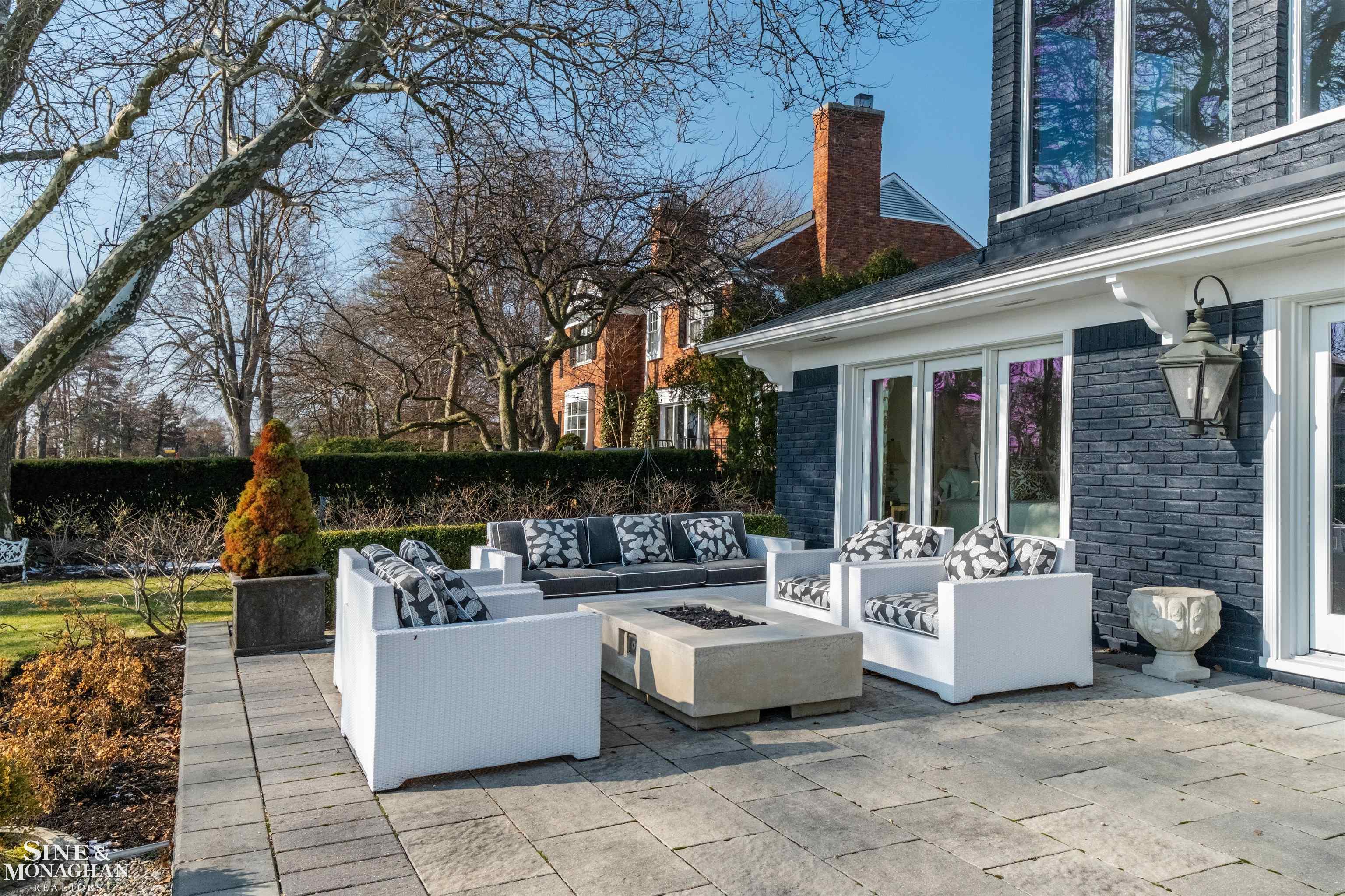 89 Lake Shore Road, Grosse Pointe Farms, MI, 48236