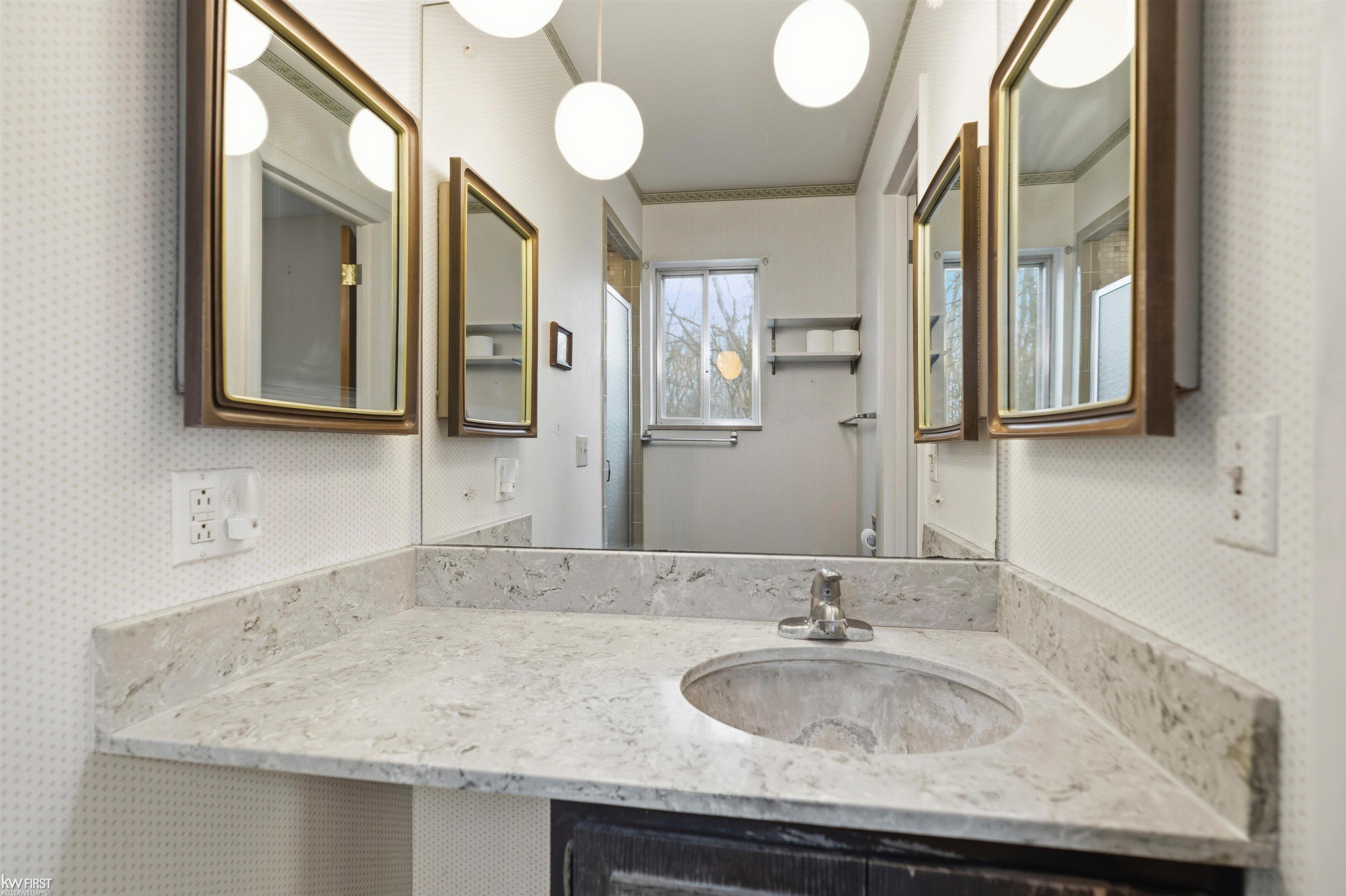 Grand Blanc, MI, 48439