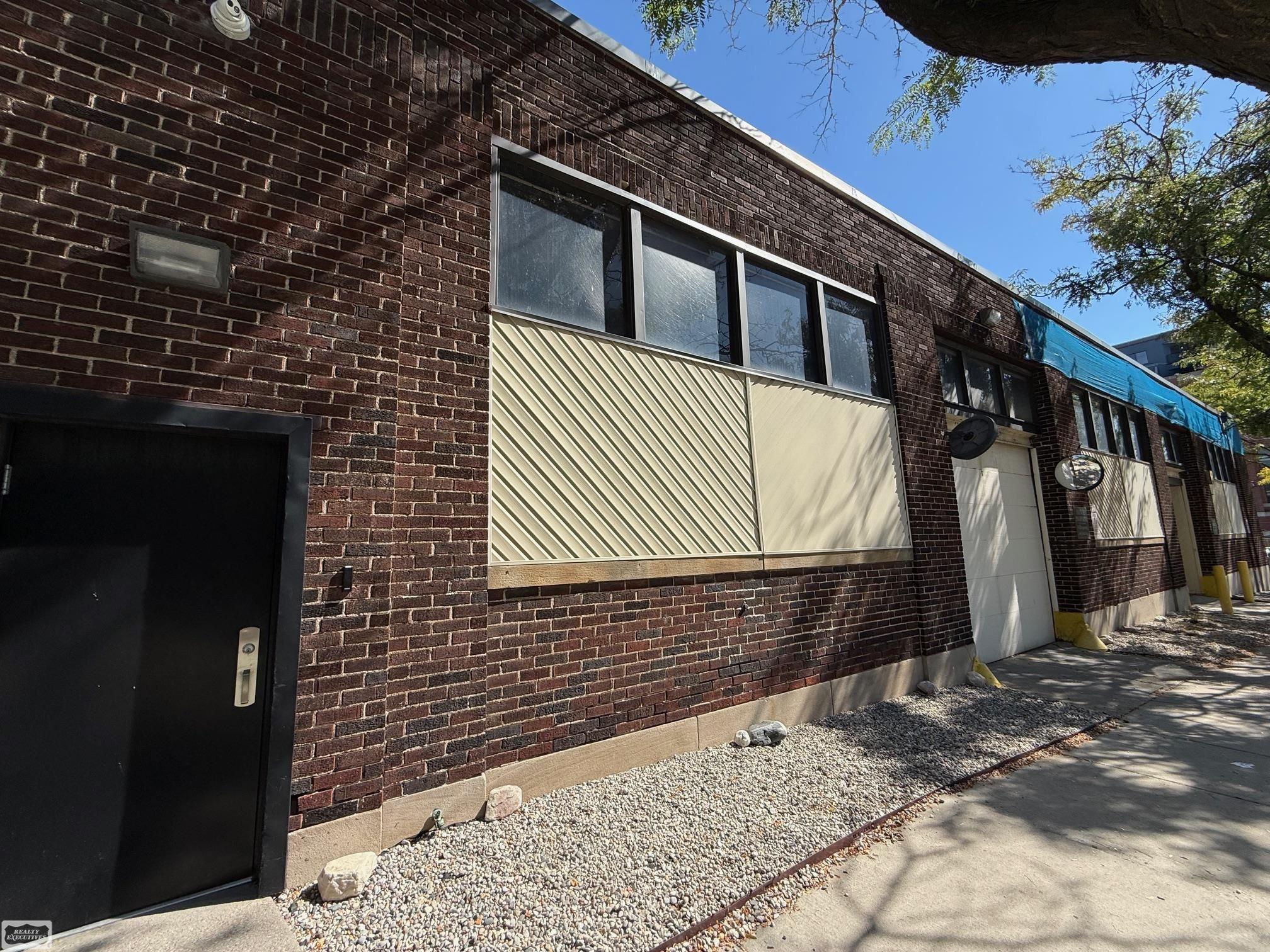 2900 E Jefferson Avenue photo 60
