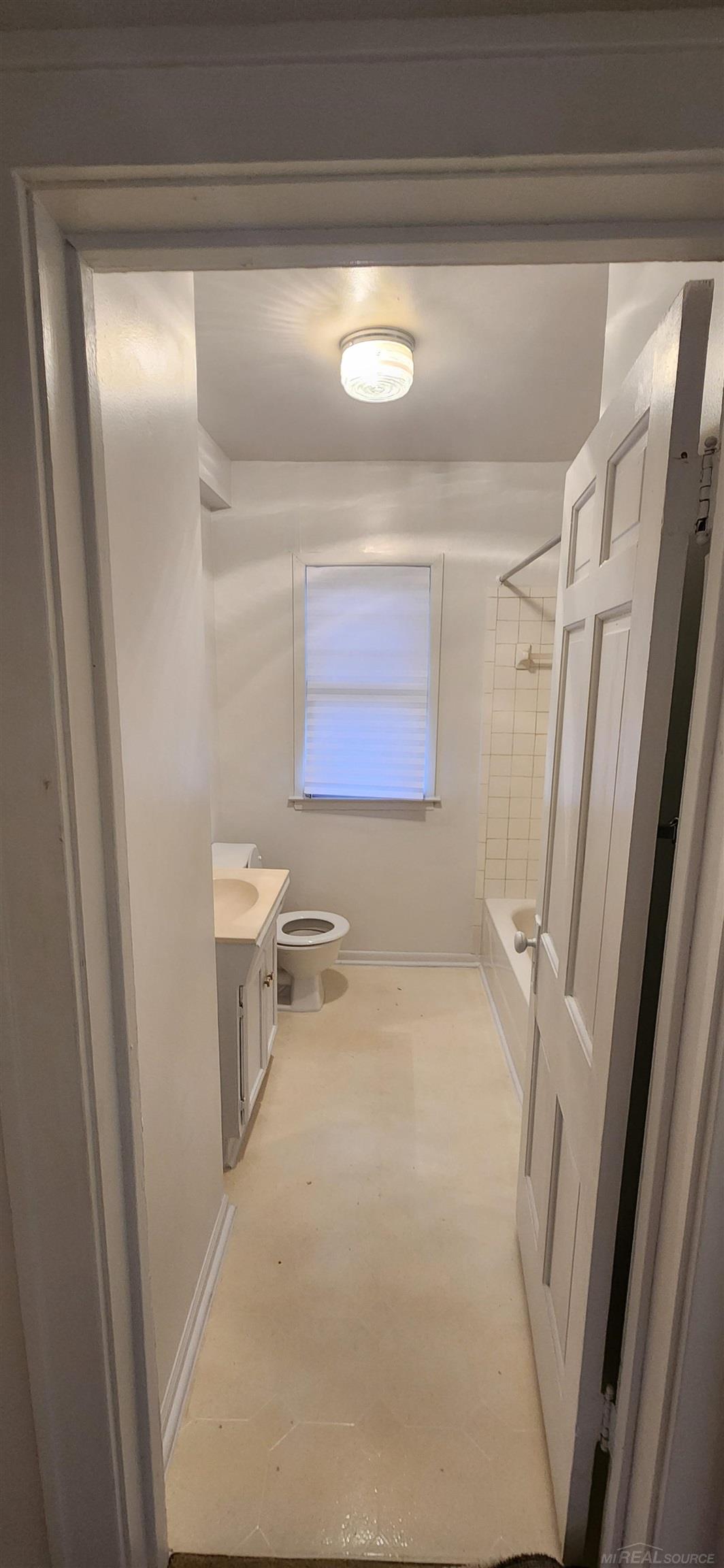 8110 Chalmers Avenue photo 2