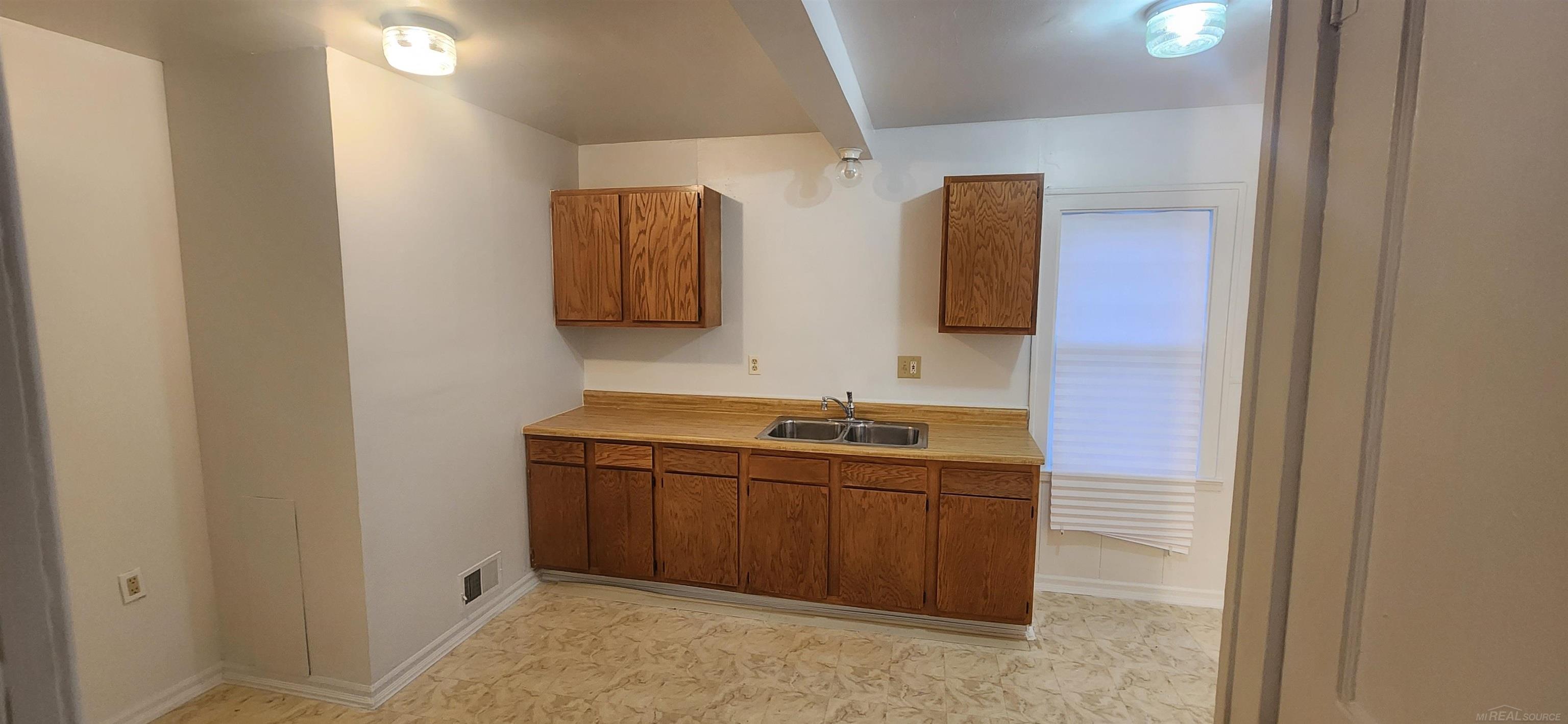8110 Chalmers Avenue photo 5