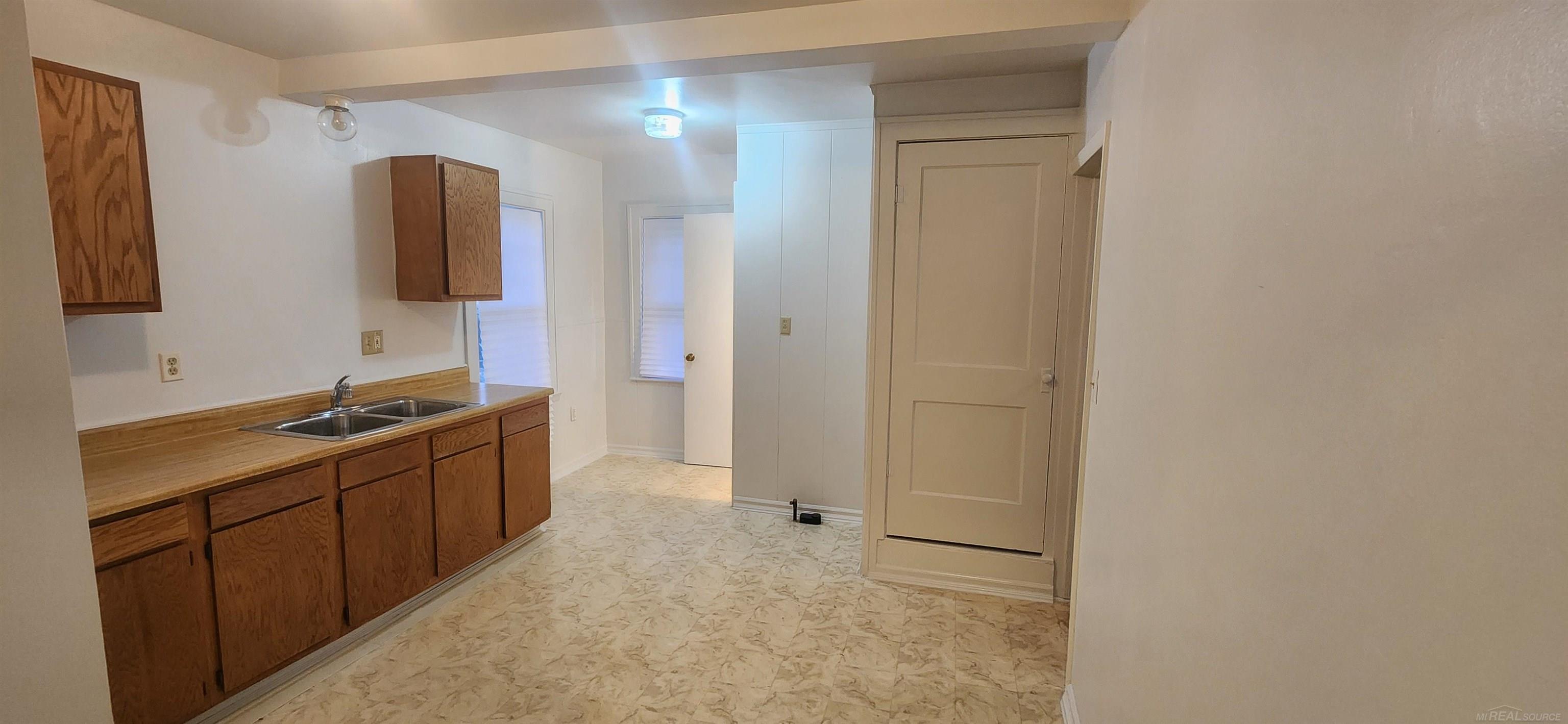 8110 Chalmers Avenue photo 7