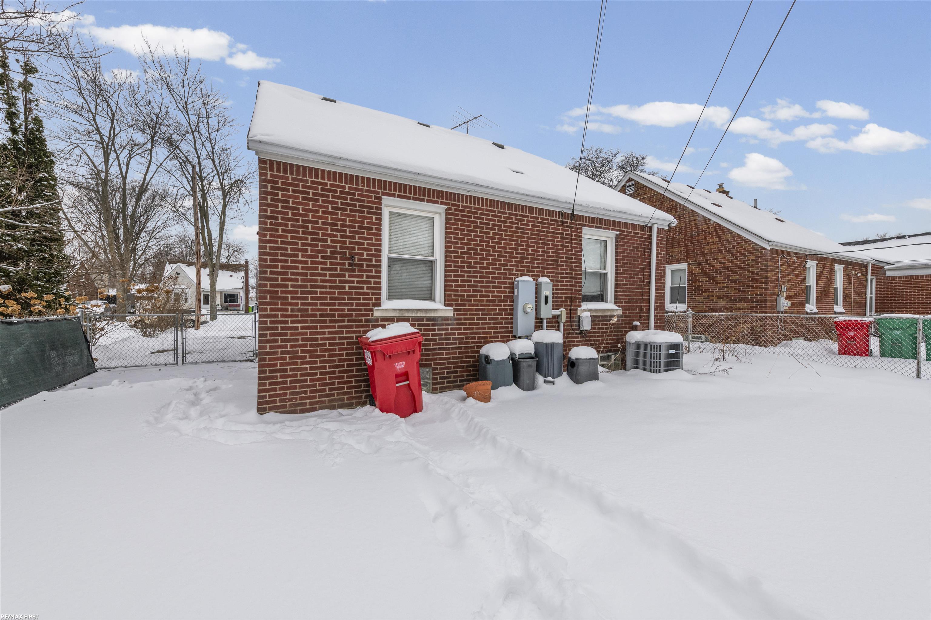 22844 Oakwood Avenue, Eastpointe, MI, 48021