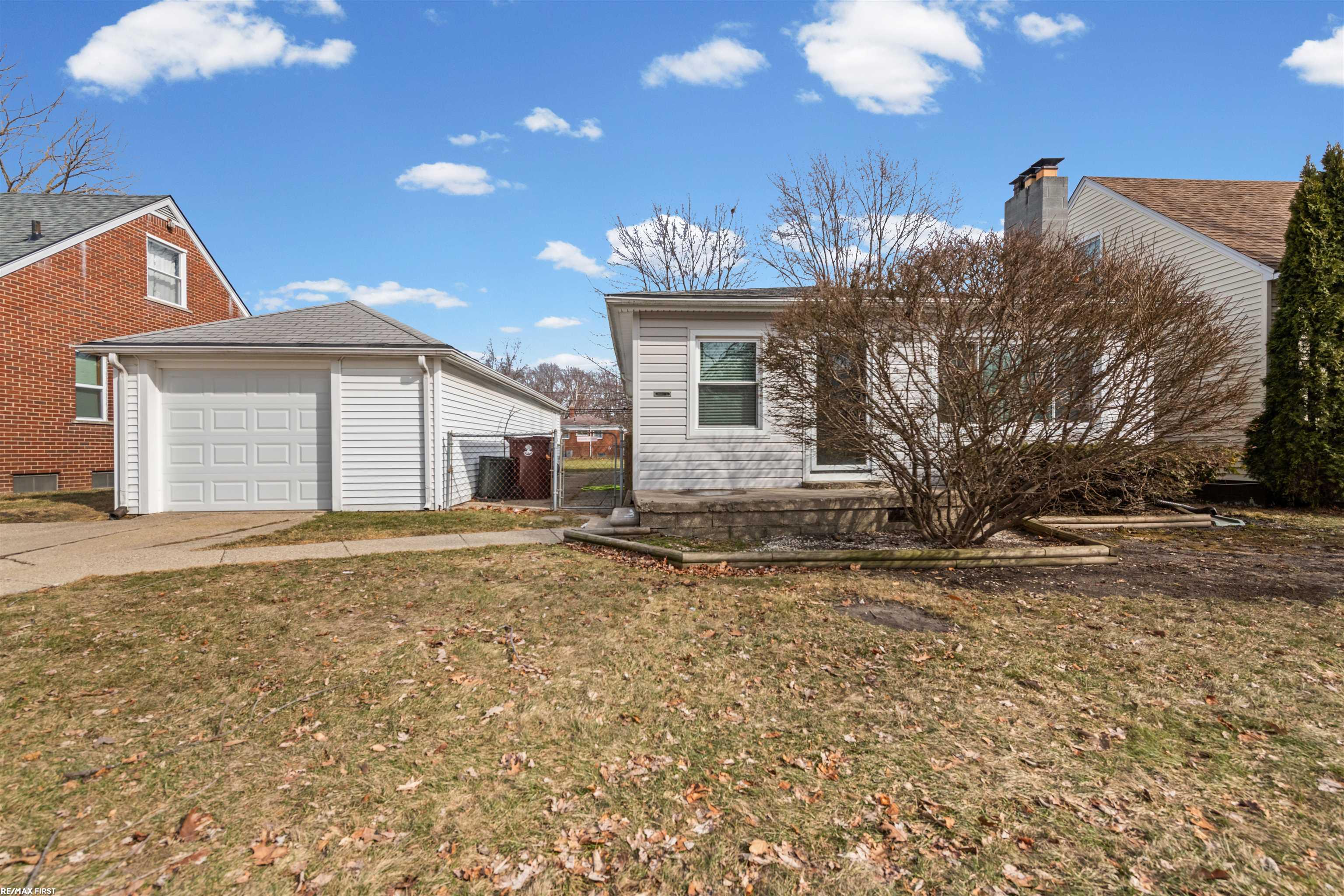 25208 Comfort Street, Center Line, MI, 48015