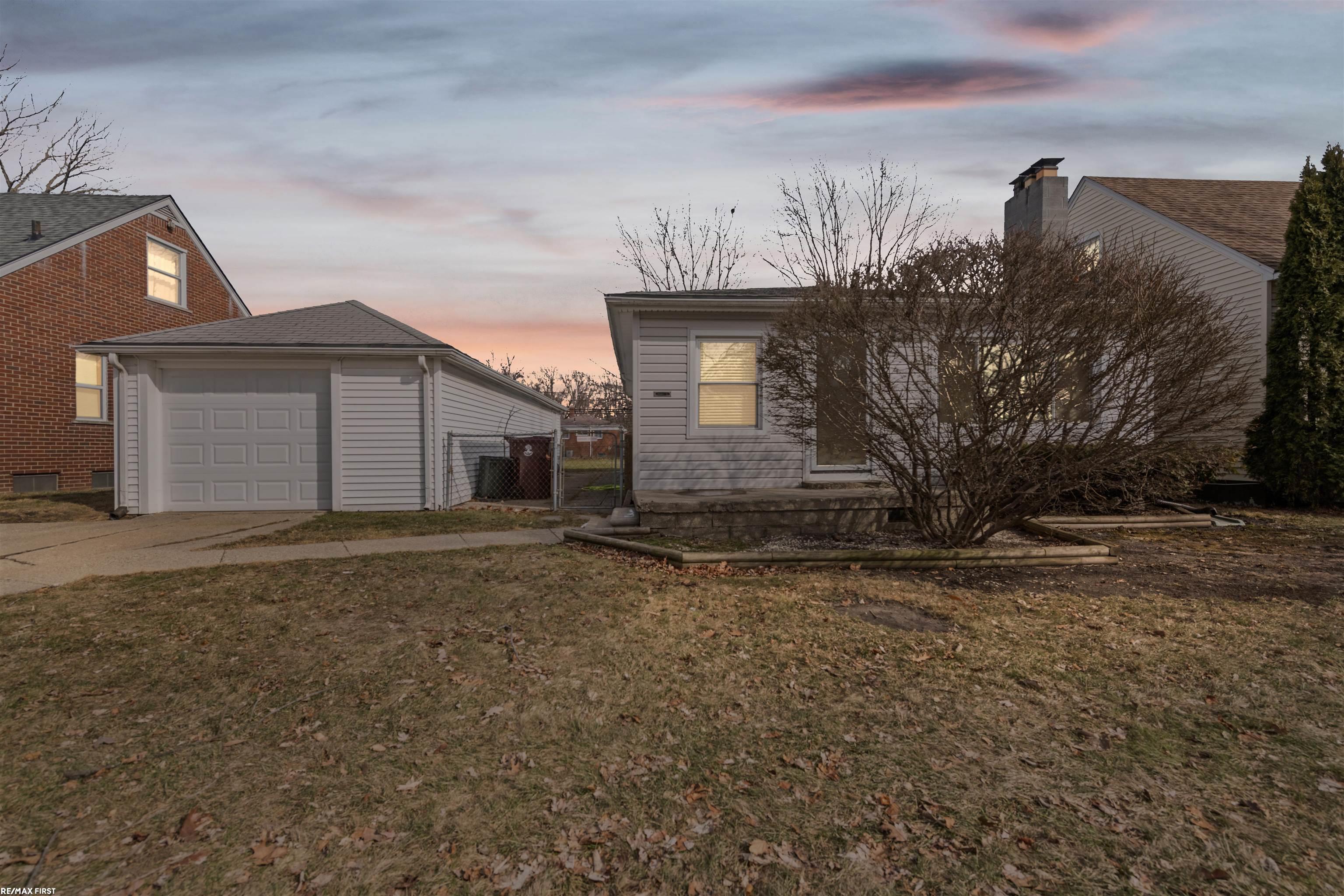 25208 Comfort Street, Center Line, MI, 48015