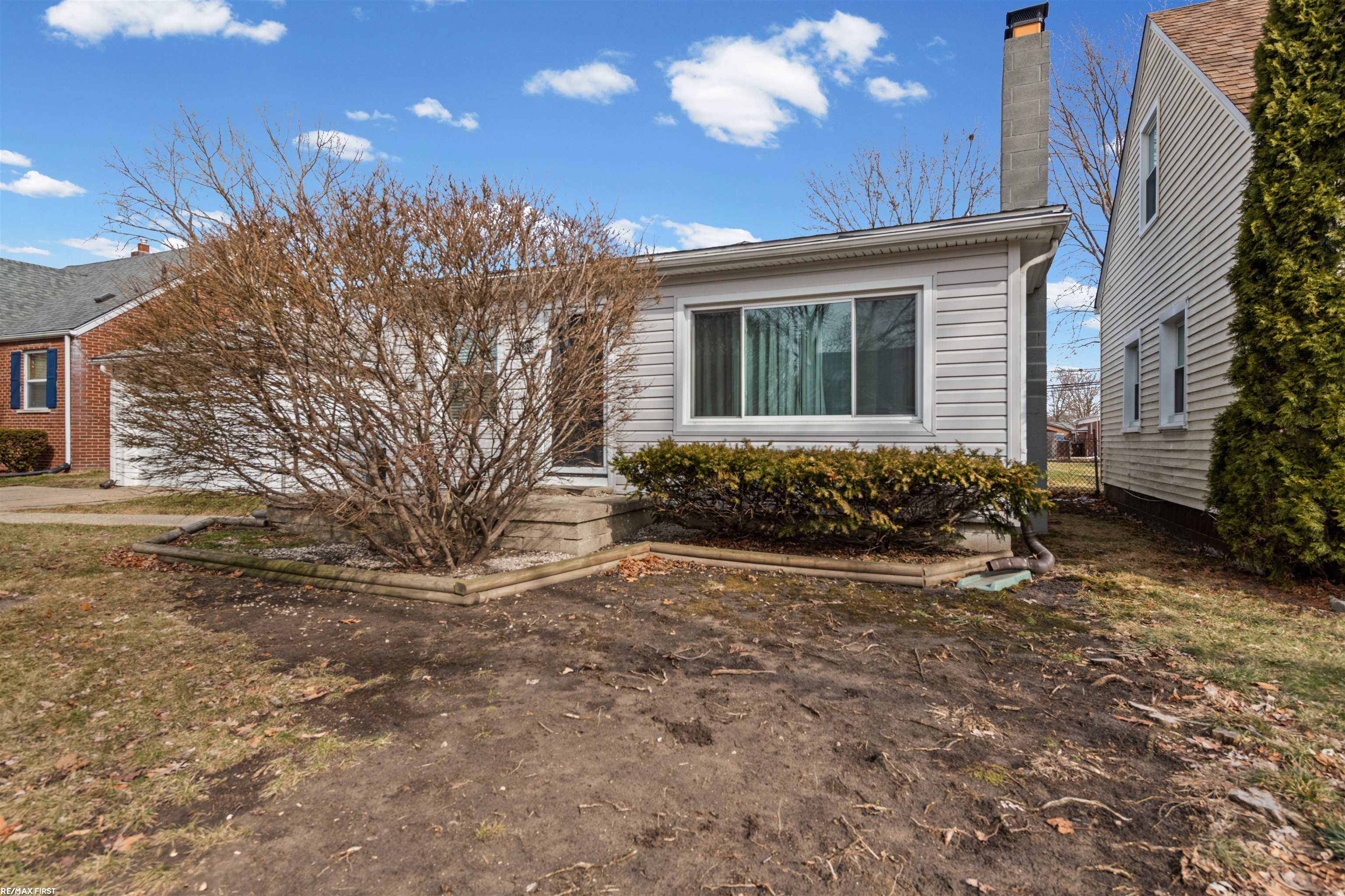 25208 Comfort Street, Center Line, MI, 48015