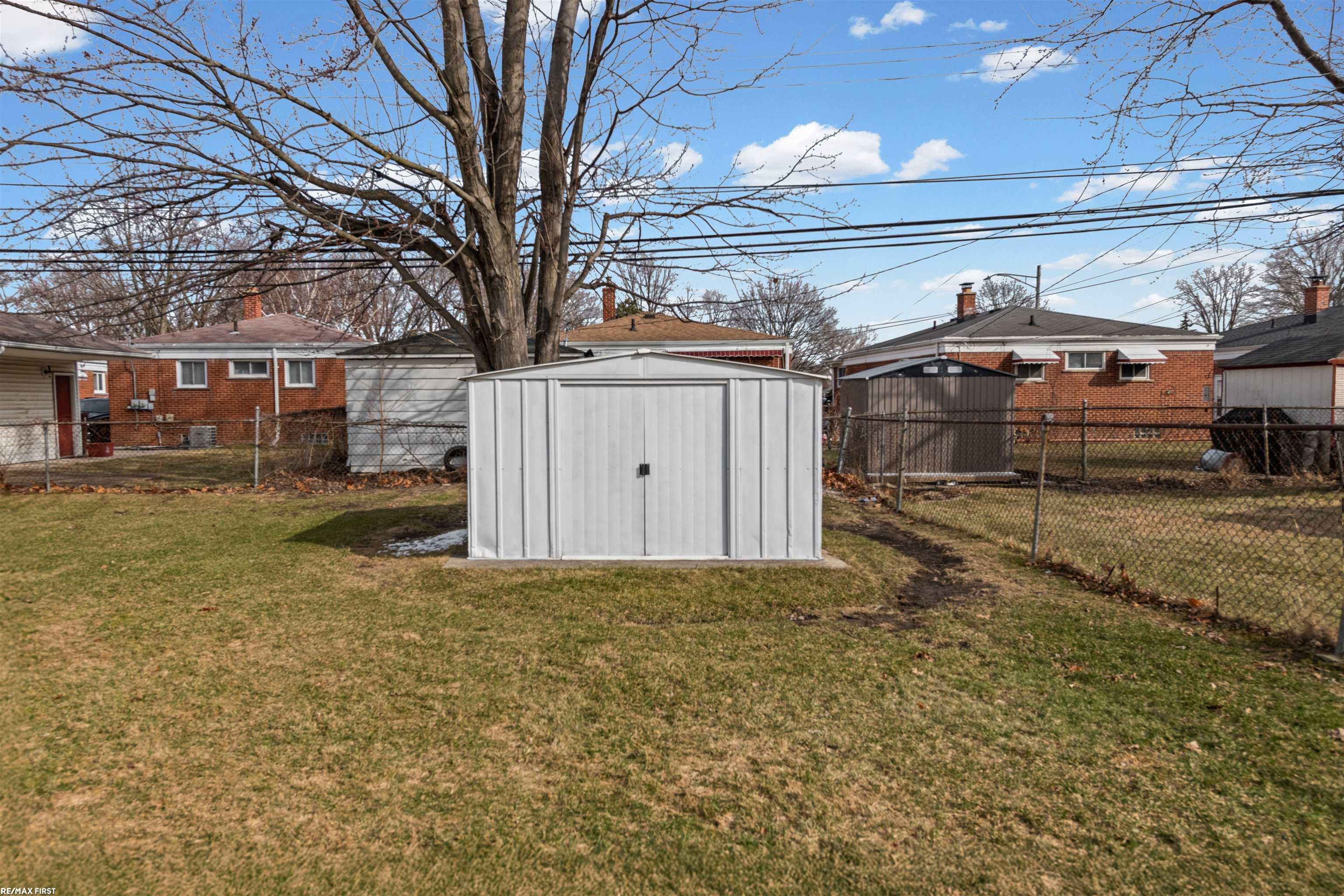 25208 Comfort Street, Center Line, MI, 48015