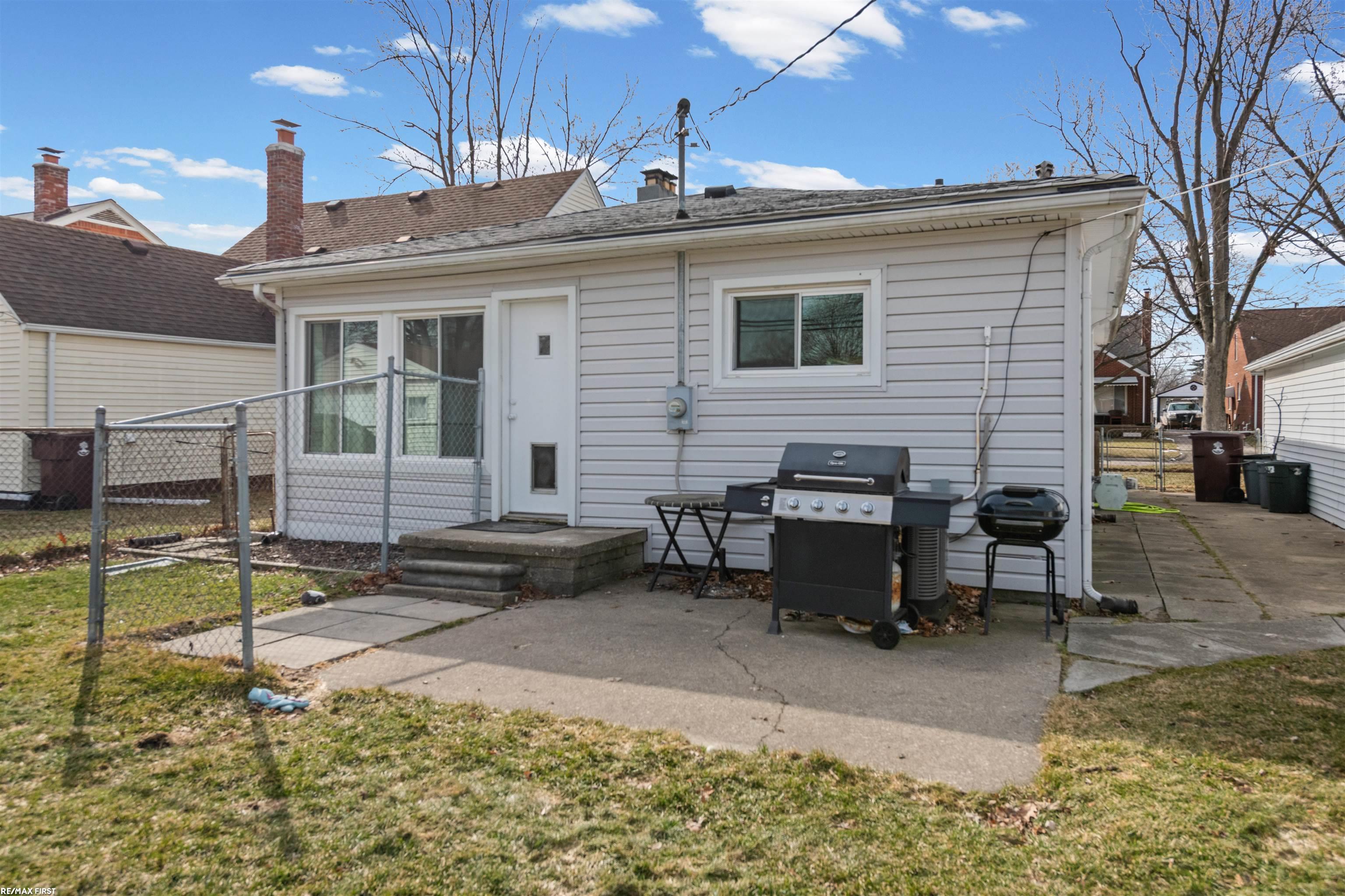 25208 Comfort Street, Center Line, MI, 48015