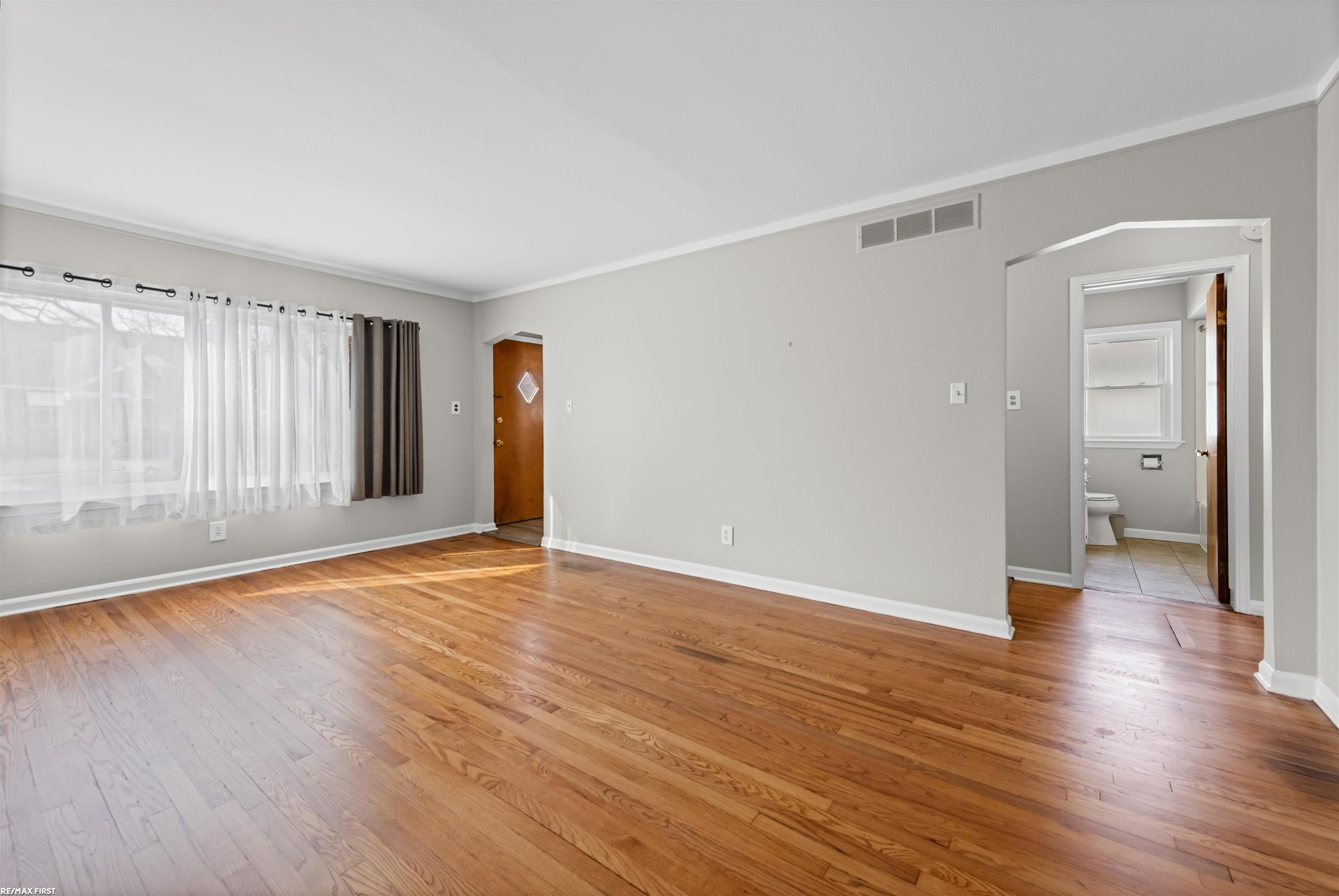 25208 Comfort Street, Center Line, MI, 48015