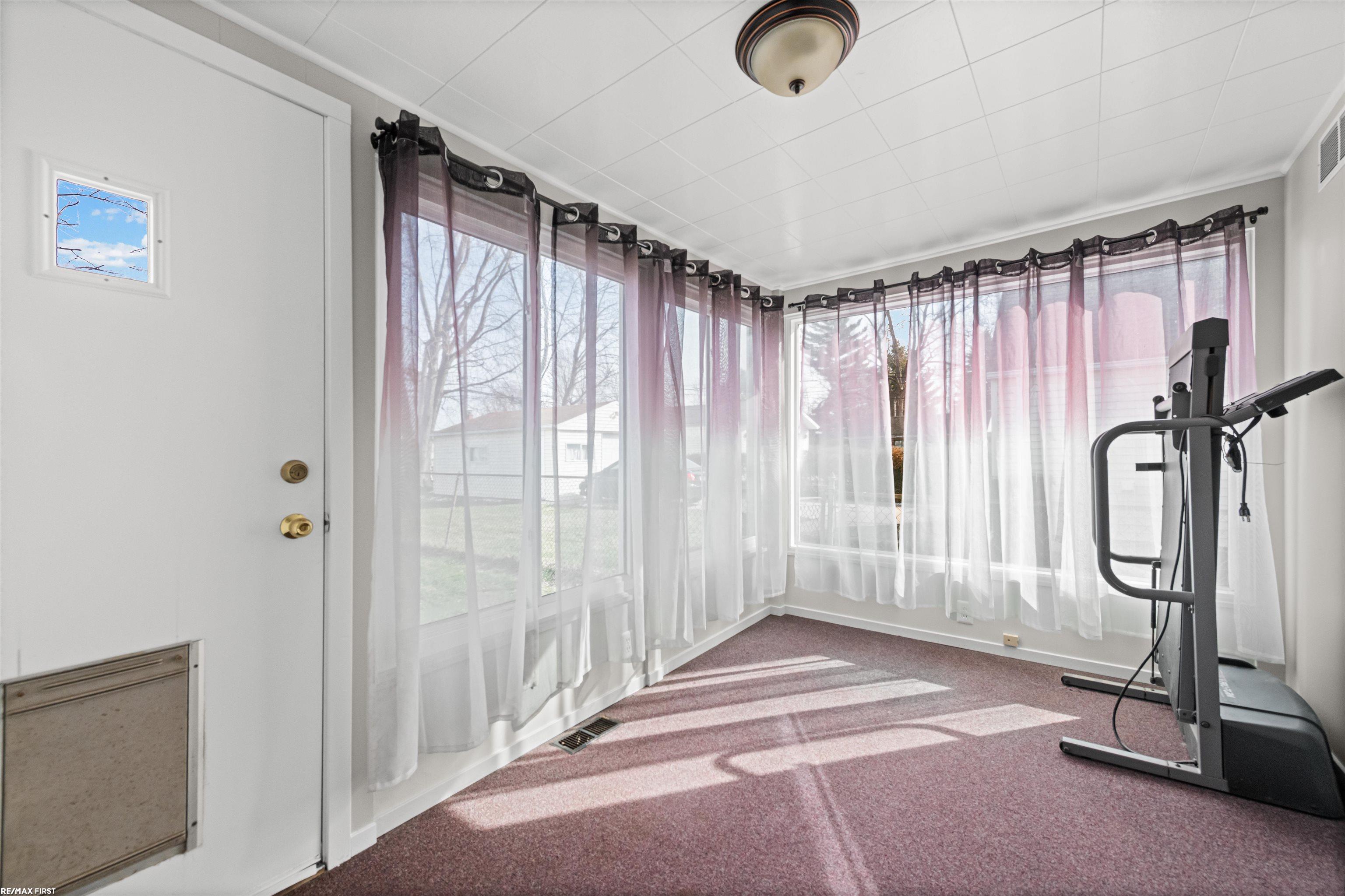 25208 Comfort Street, Center Line, MI, 48015