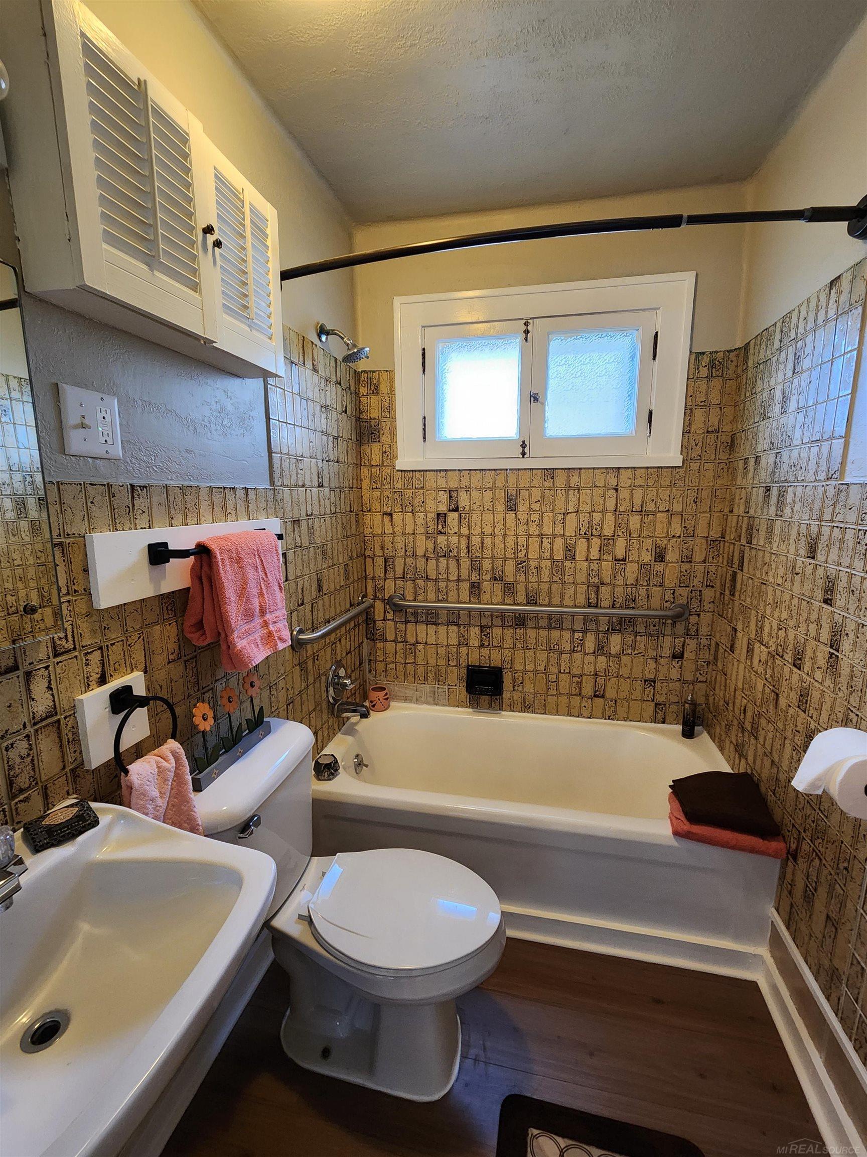 77 Hubbard Street, Mount Clemens, MI, 48043