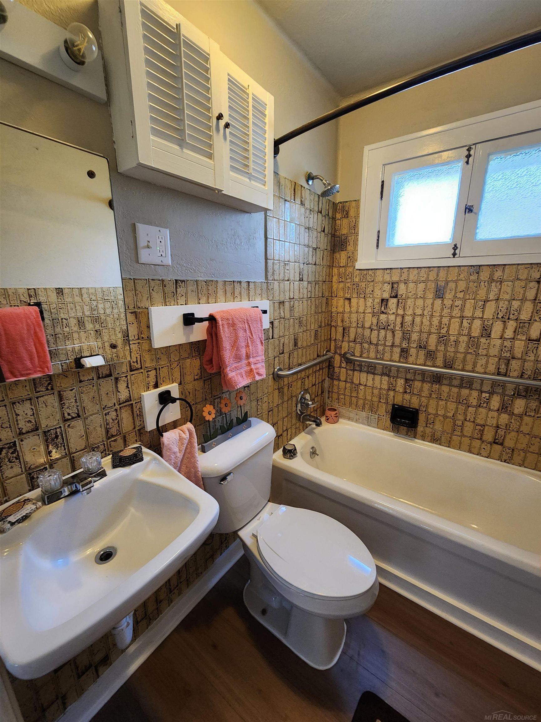 77 Hubbard Street, Mount Clemens, MI, 48043