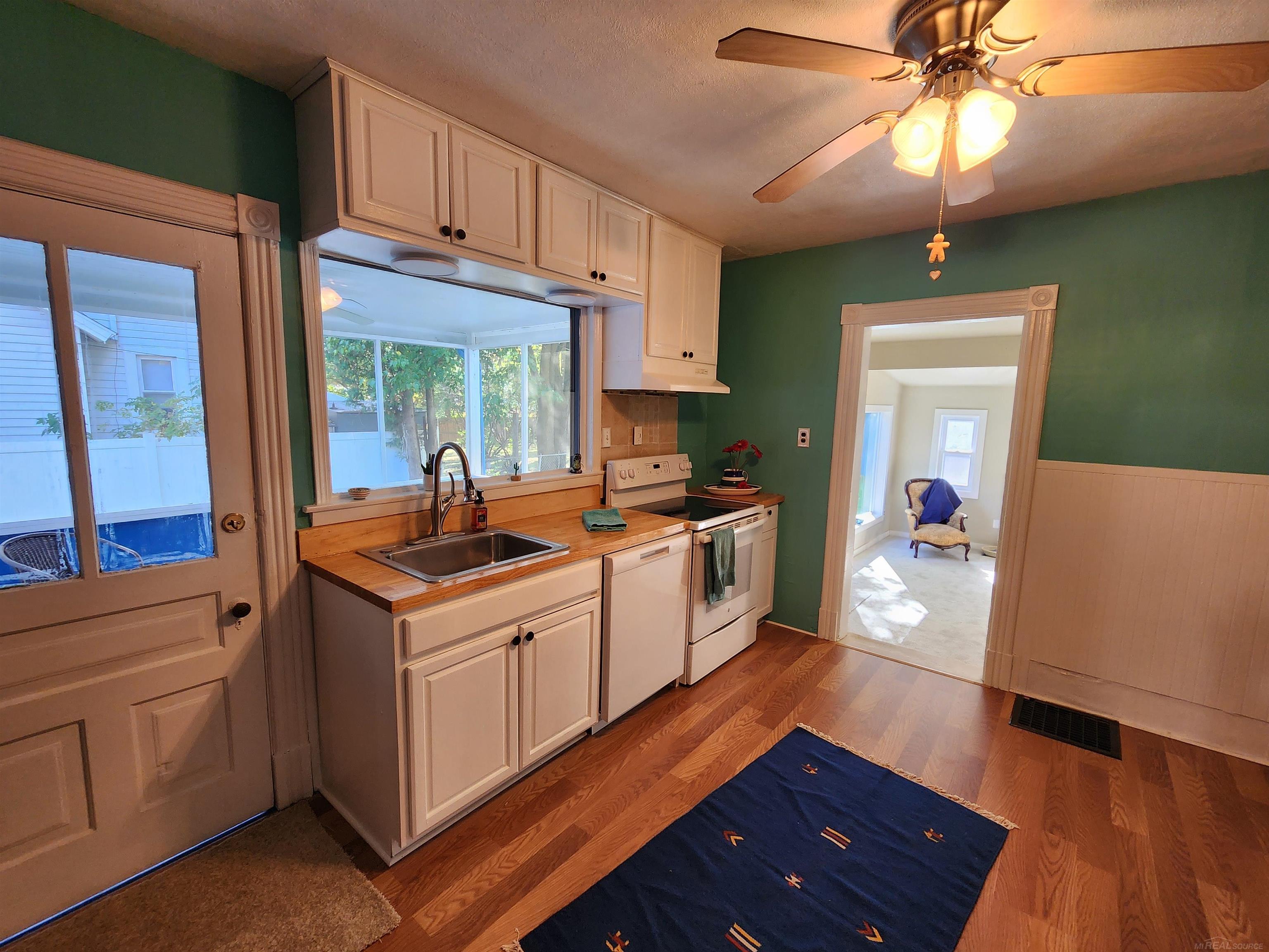 77 Hubbard Street, Mount Clemens, MI, 48043