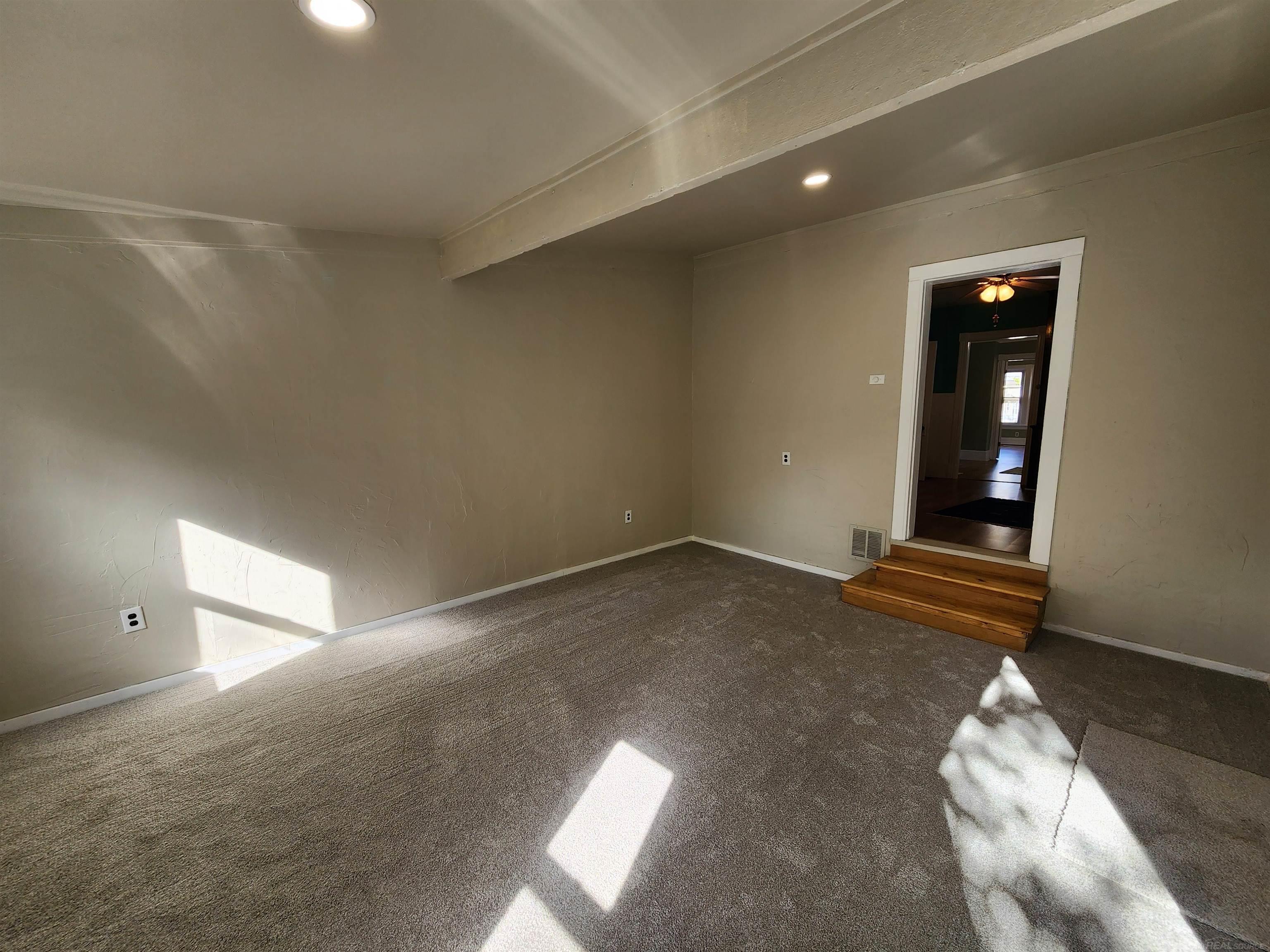 77 Hubbard Street, Mount Clemens, MI, 48043