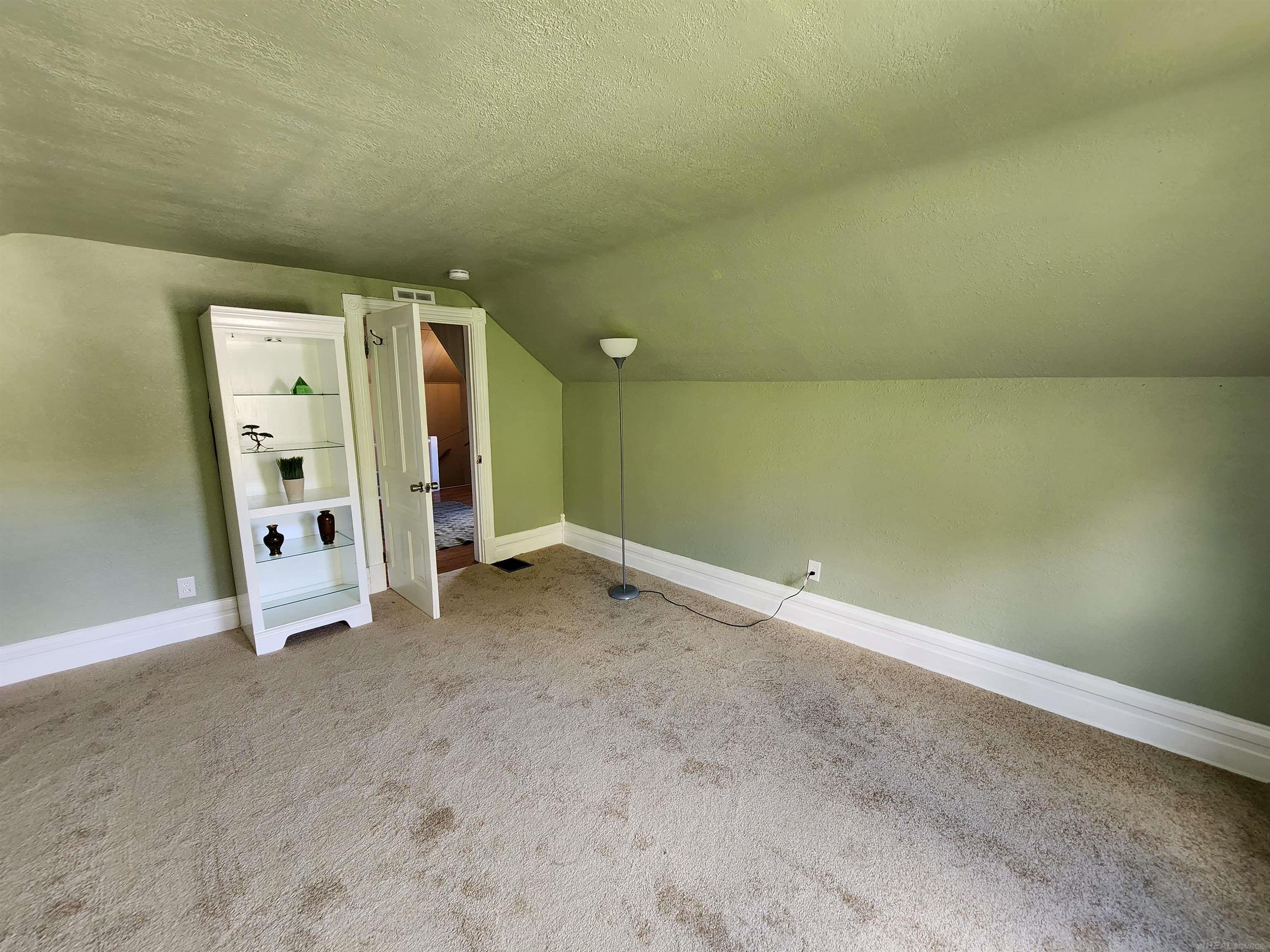 77 Hubbard Street, Mount Clemens, MI, 48043