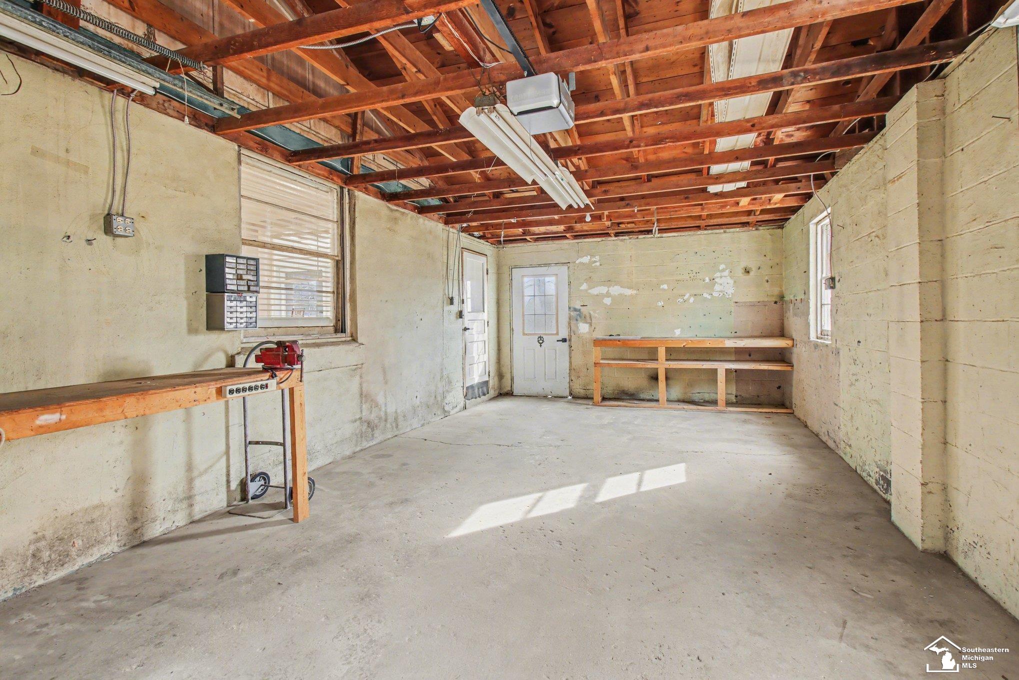 7134 Maplewood Drive, Temperance, MI, 48182