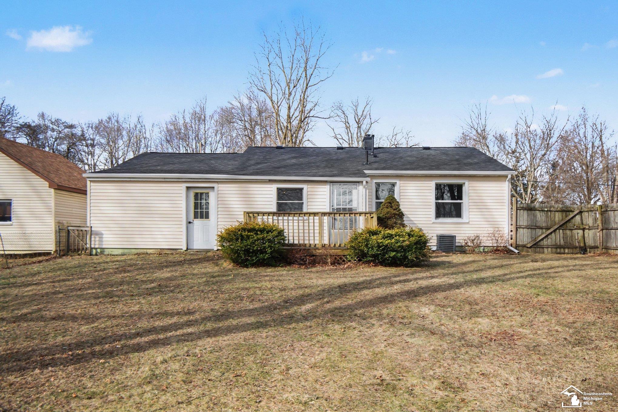 7134 Maplewood Drive, Temperance, MI, 48182