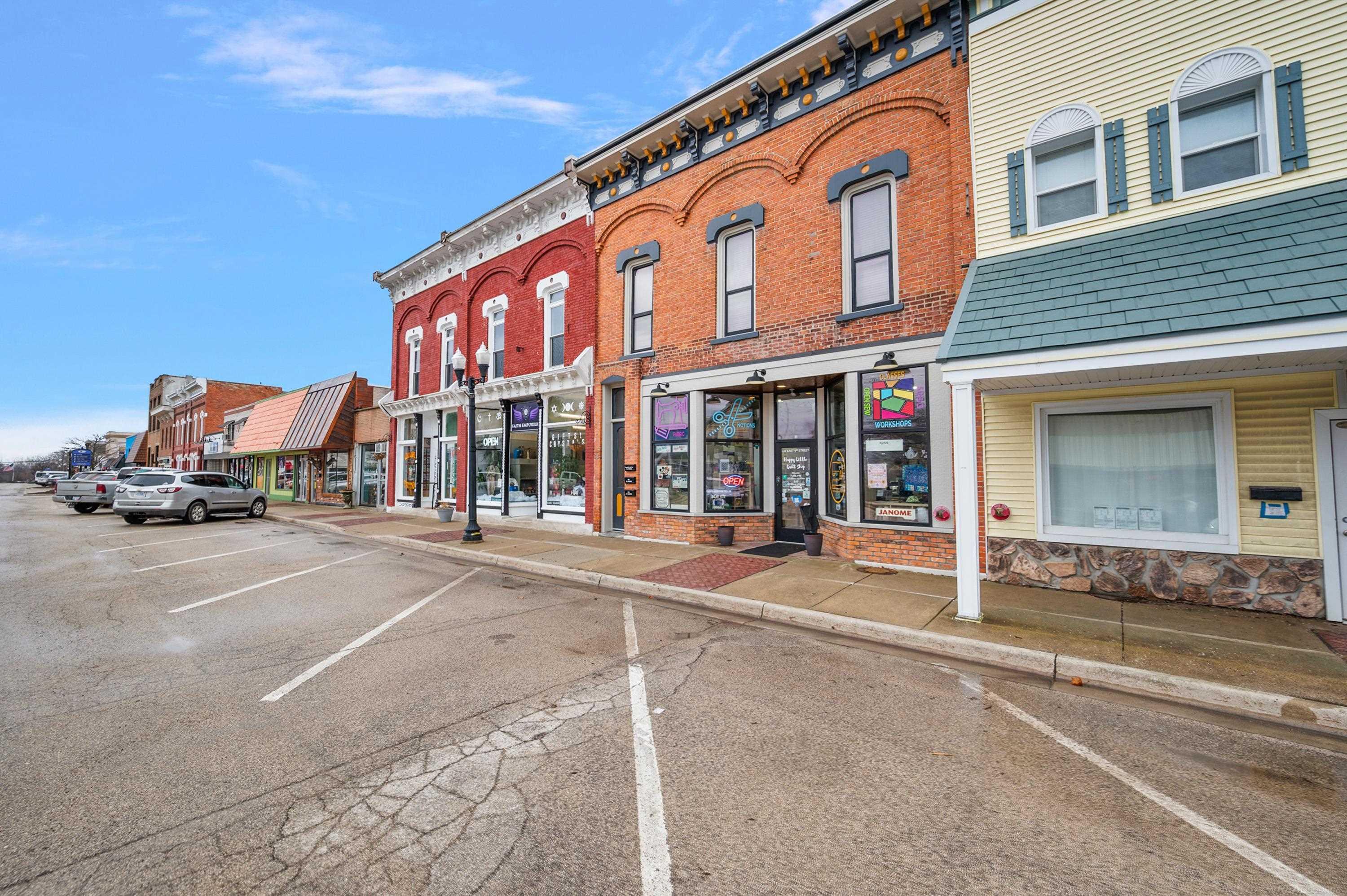 112 E Third Street photo 4