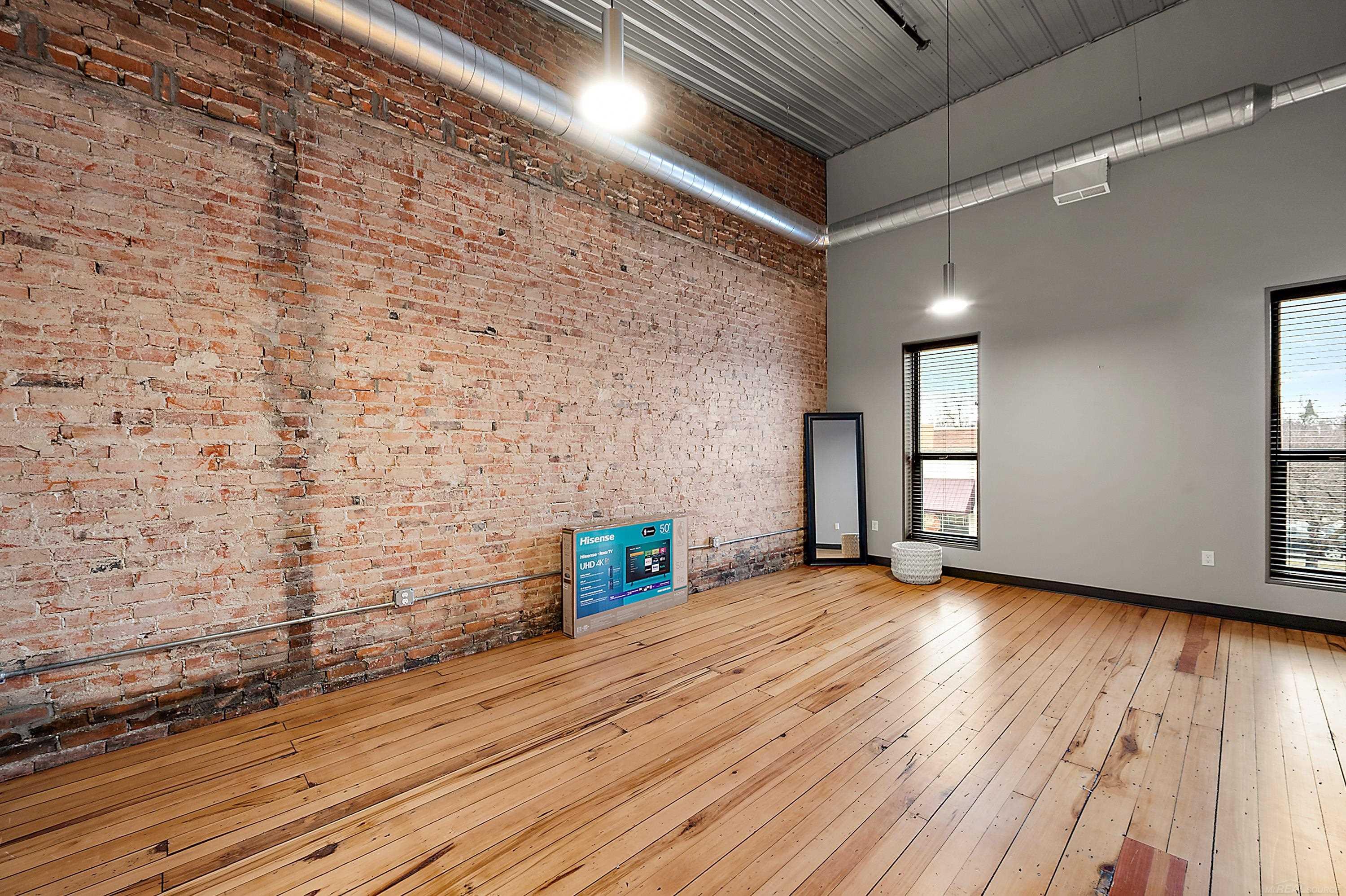 112 E Third Street photo 8
